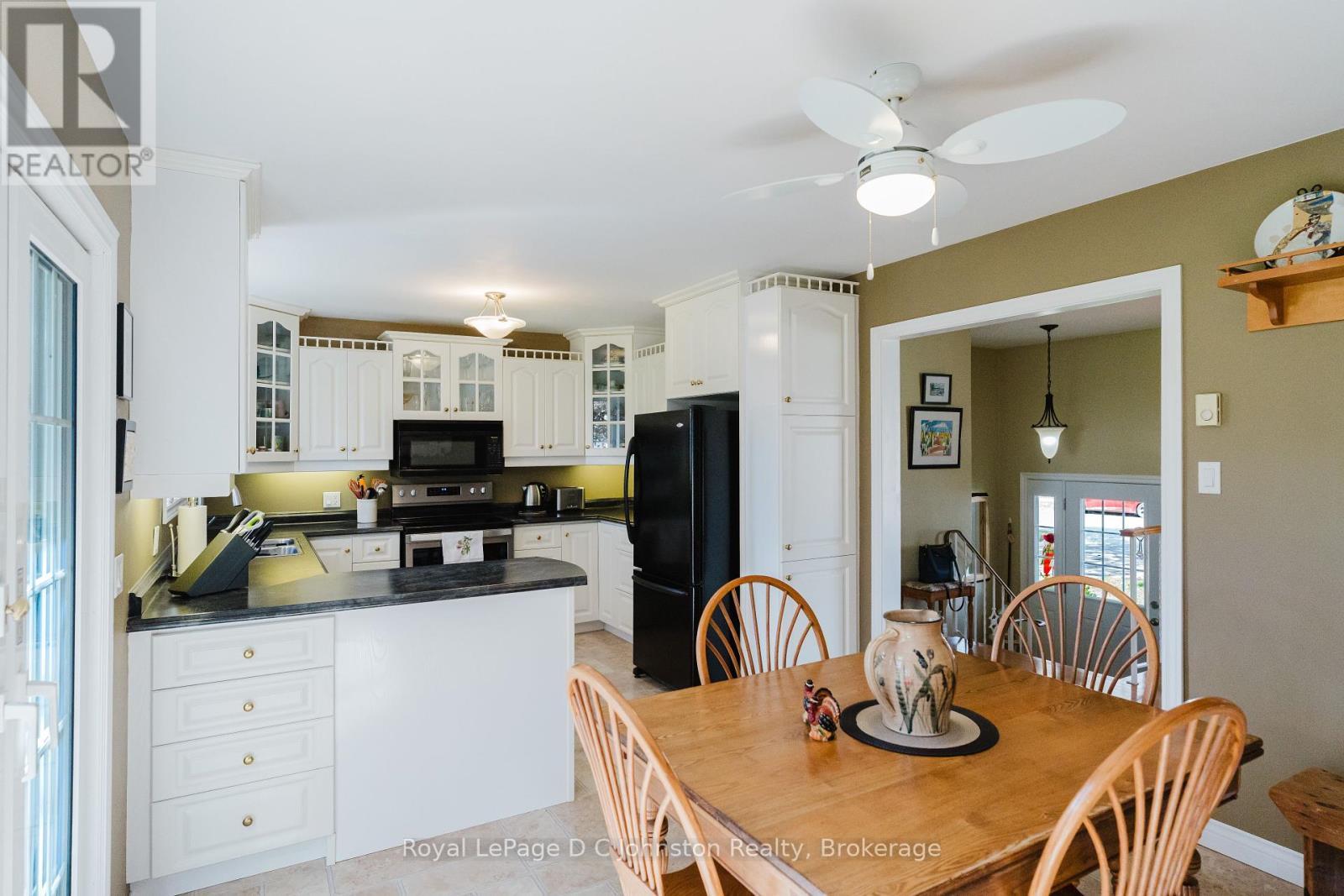 












929 WELLINGTON STREET

,
Saugeen Shores,




Ontario
N0H2C3

