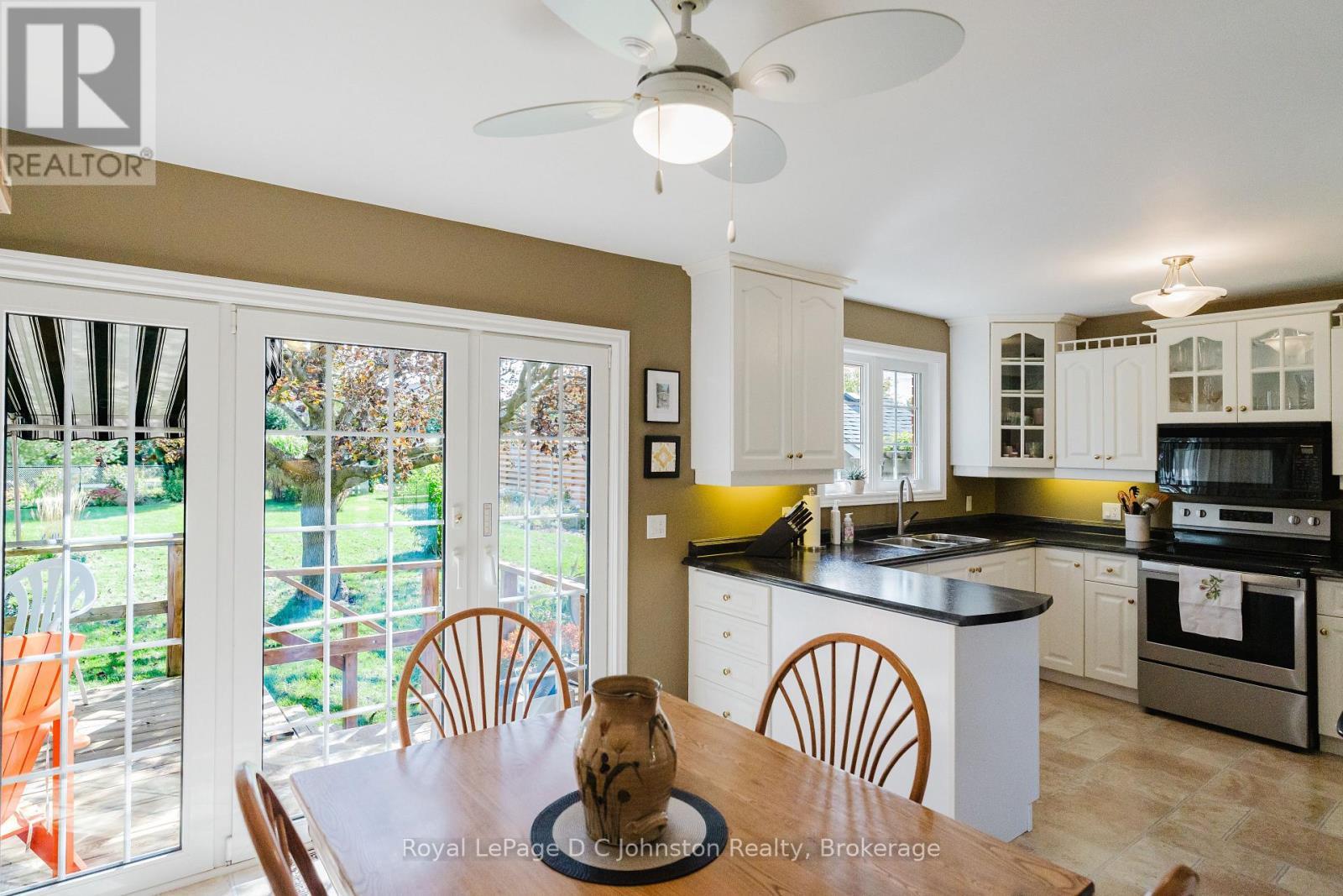 












929 WELLINGTON STREET

,
Saugeen Shores,




Ontario
N0H2C3

