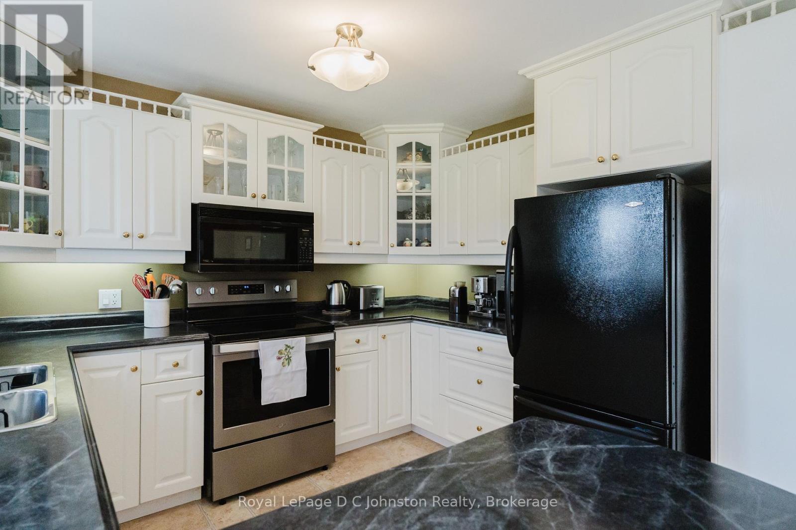 












929 WELLINGTON STREET

,
Saugeen Shores,




Ontario
N0H2C3

