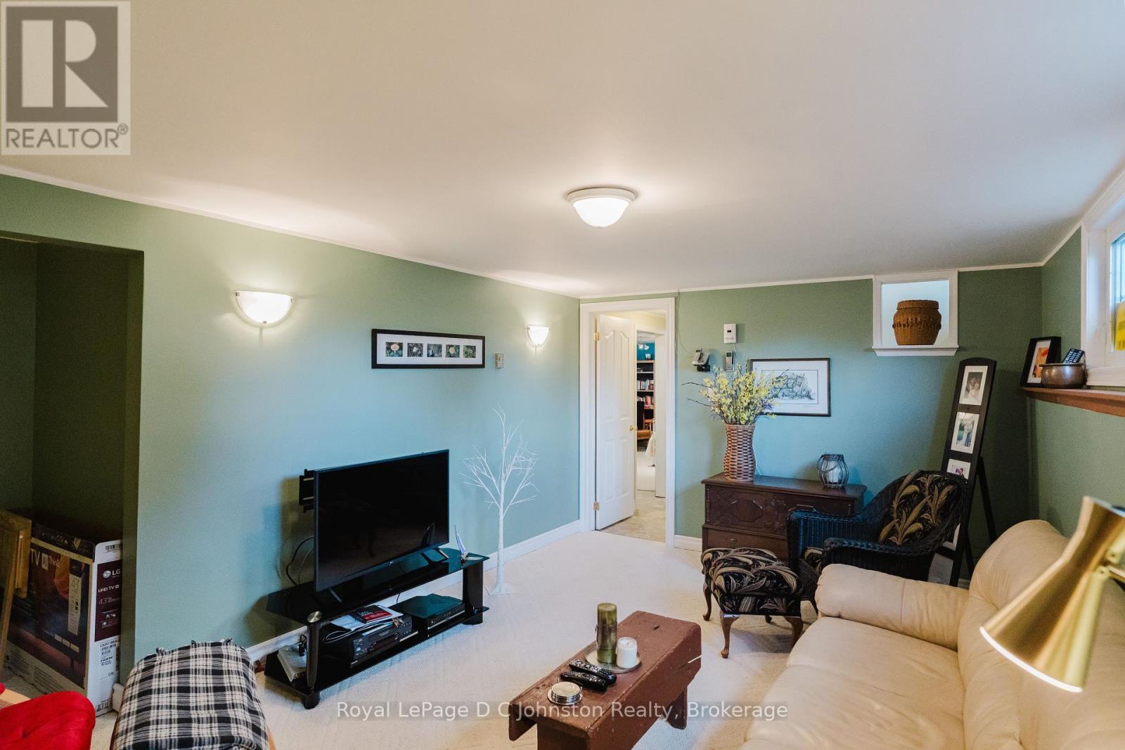 












929 WELLINGTON STREET

,
Saugeen Shores,




Ontario
N0H2C3


