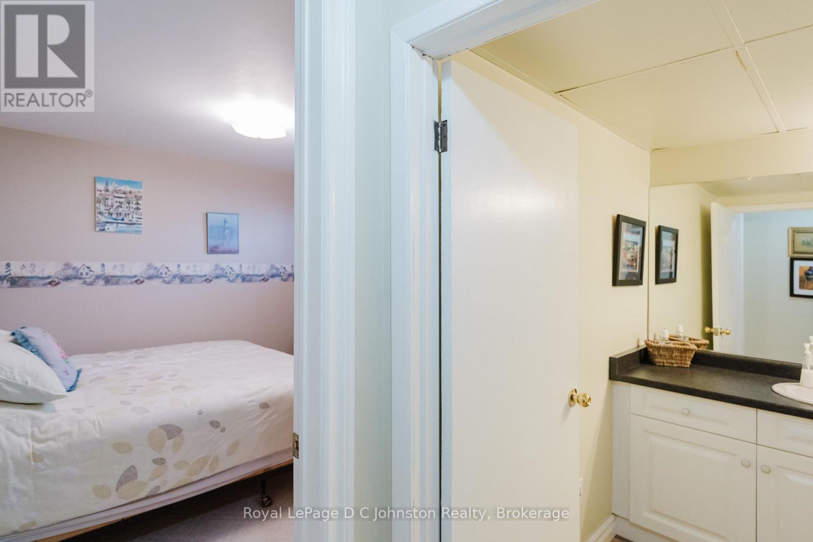 












929 WELLINGTON STREET

,
Saugeen Shores,




Ontario
N0H2C3

