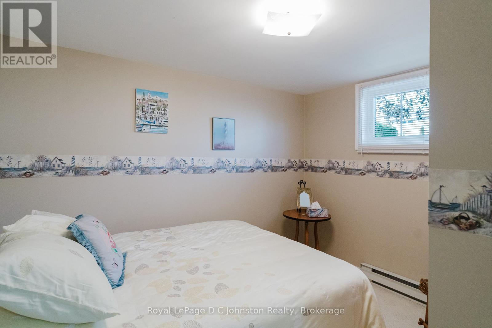 












929 WELLINGTON STREET

,
Saugeen Shores,




Ontario
N0H2C3

