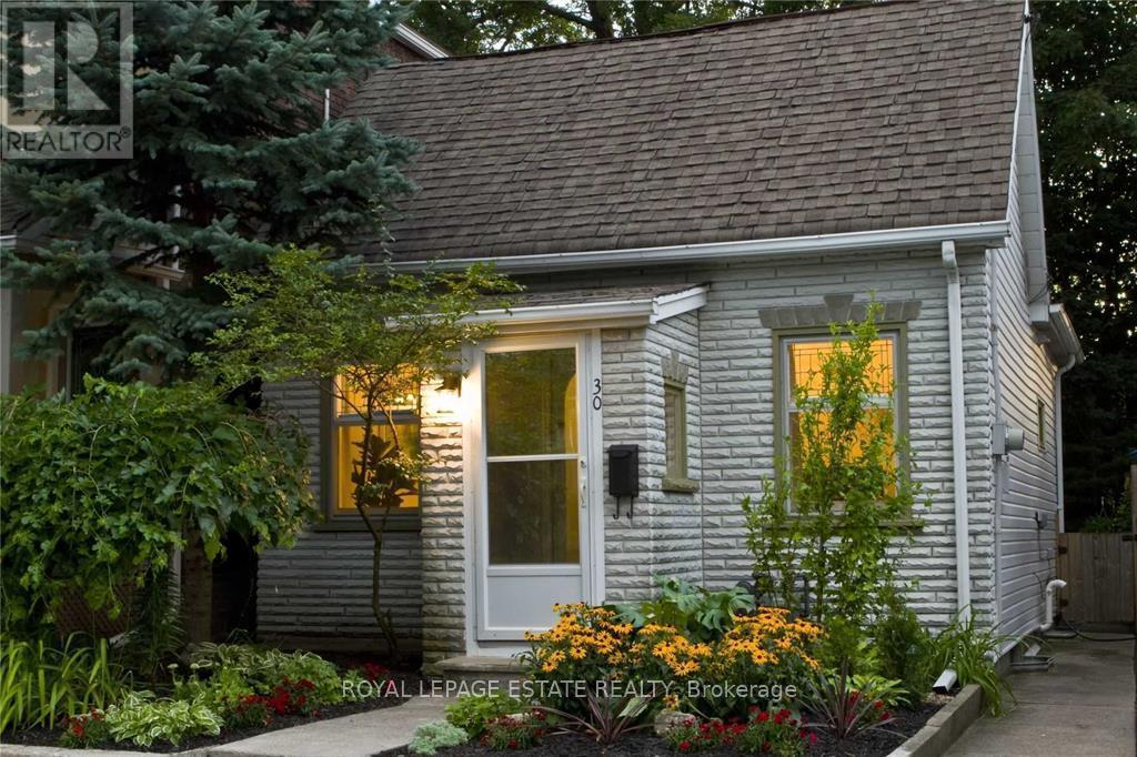 












30 AMROTH AVENUE

,
Toronto,




Ontario
M4C4H2

