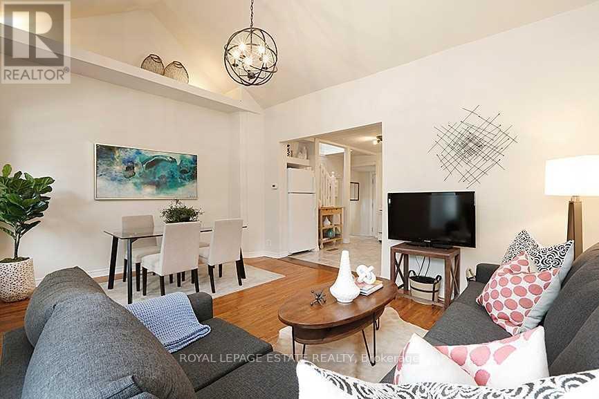 












30 AMROTH AVENUE

,
Toronto,




Ontario
M4C4H2

