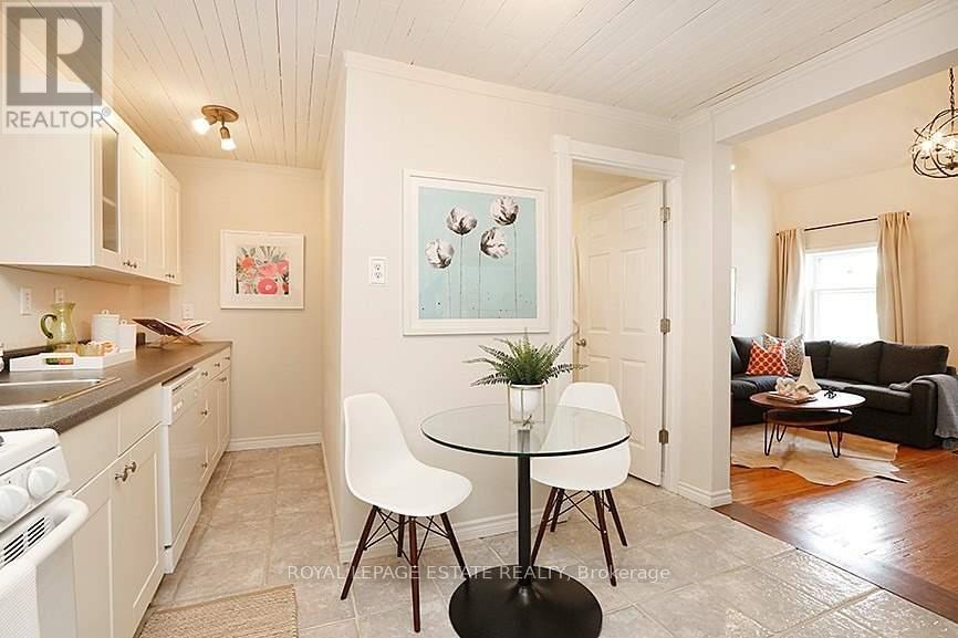 












30 AMROTH AVENUE

,
Toronto,




Ontario
M4C4H2

