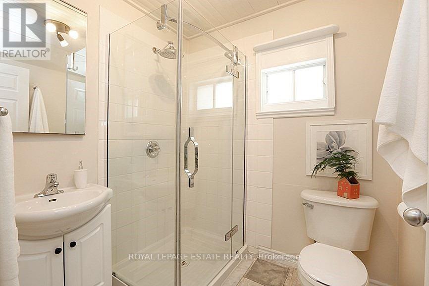 












30 AMROTH AVENUE

,
Toronto,




Ontario
M4C4H2

