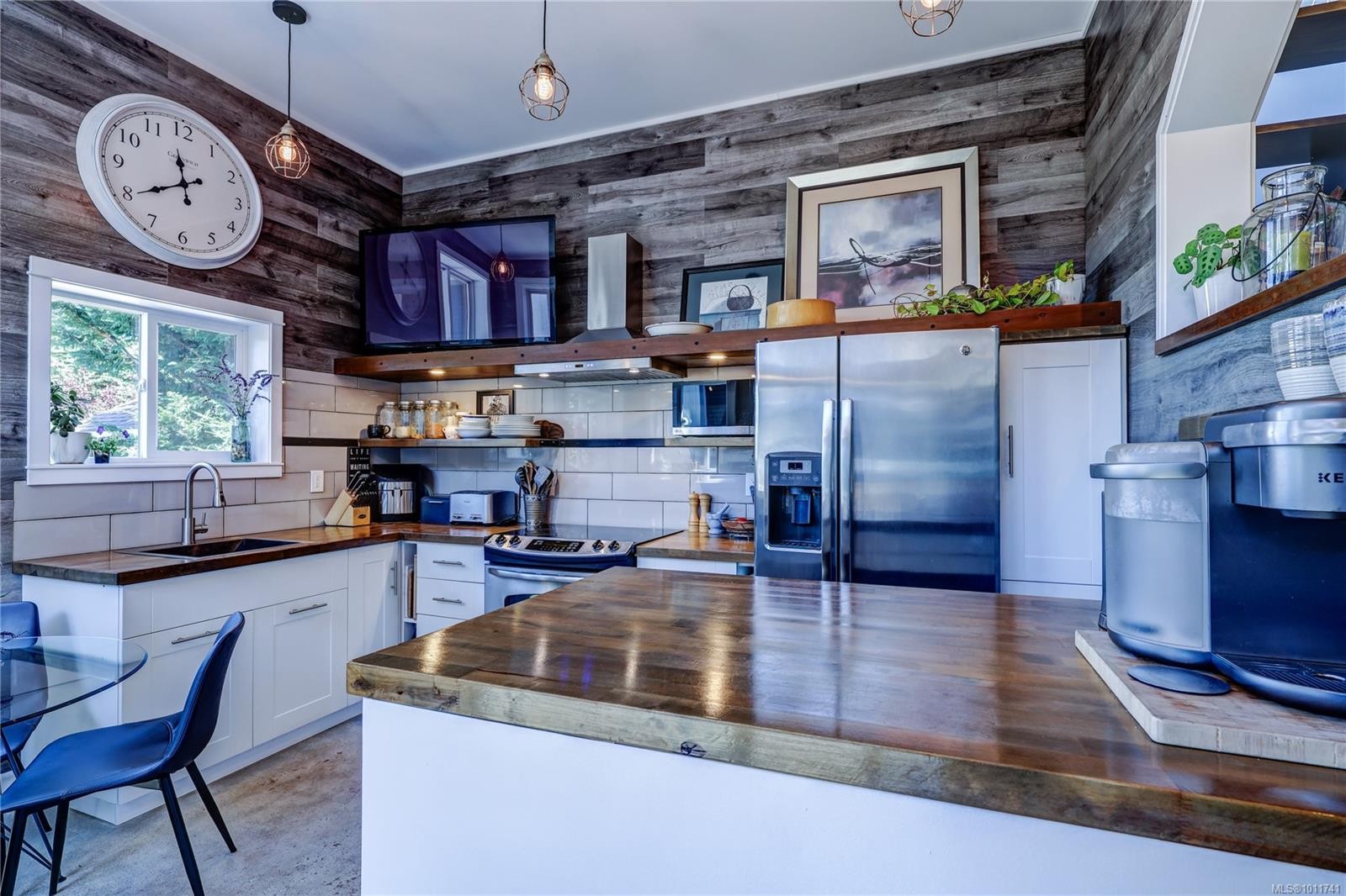 









93


Ashlar

Ave,
Nanaimo,




BC
V9R 3P3


