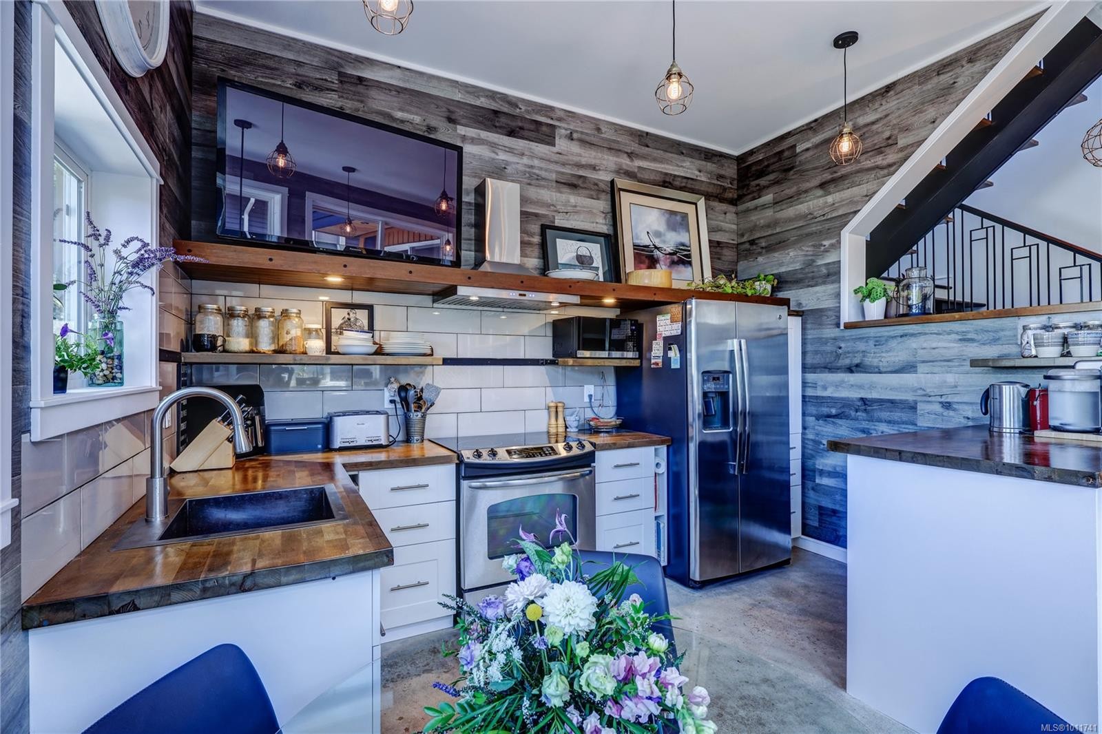 









93


Ashlar

Ave,
Nanaimo,




BC
V9R 3P3

