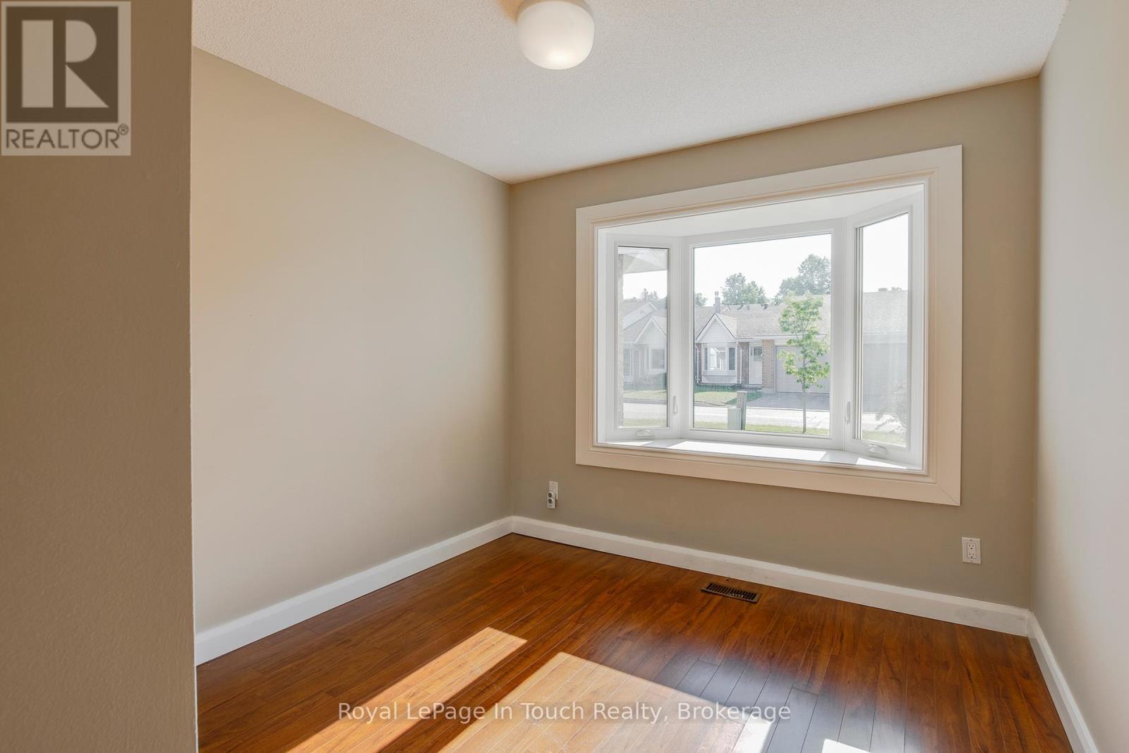 












32 - 696 KING STREET

,
Midland,




Ontario
L4R5B5


