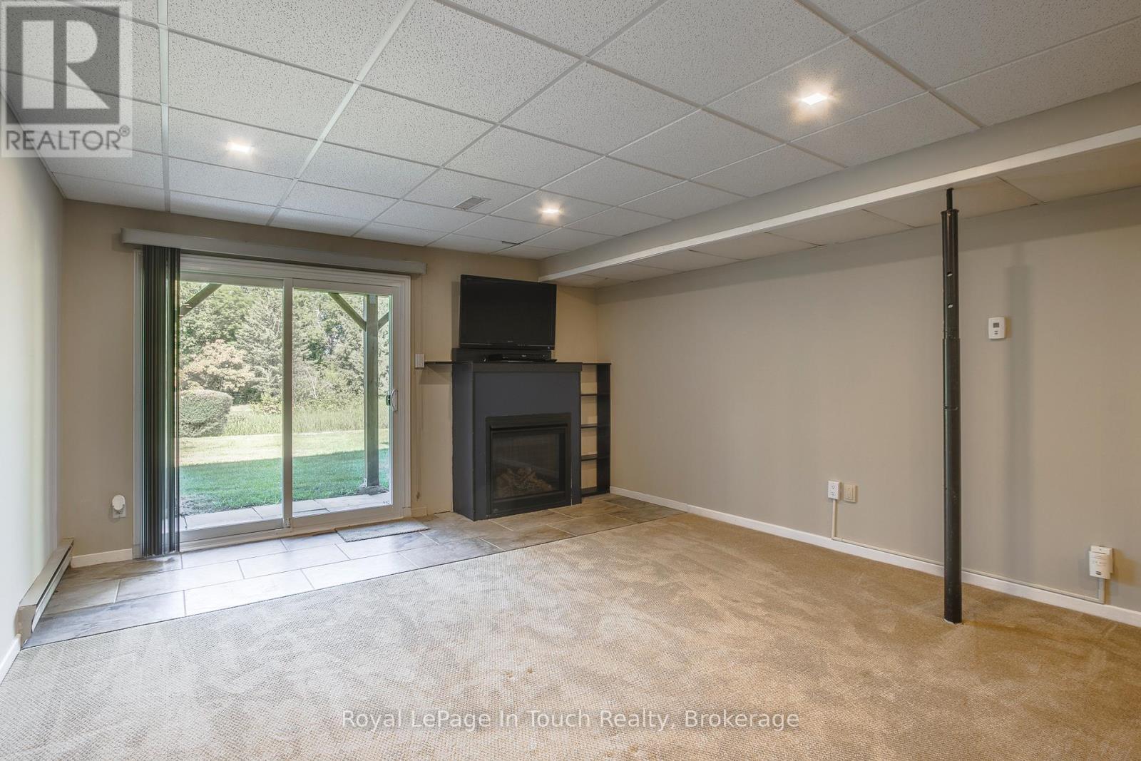












32 - 696 KING STREET

,
Midland,




Ontario
L4R5B5

