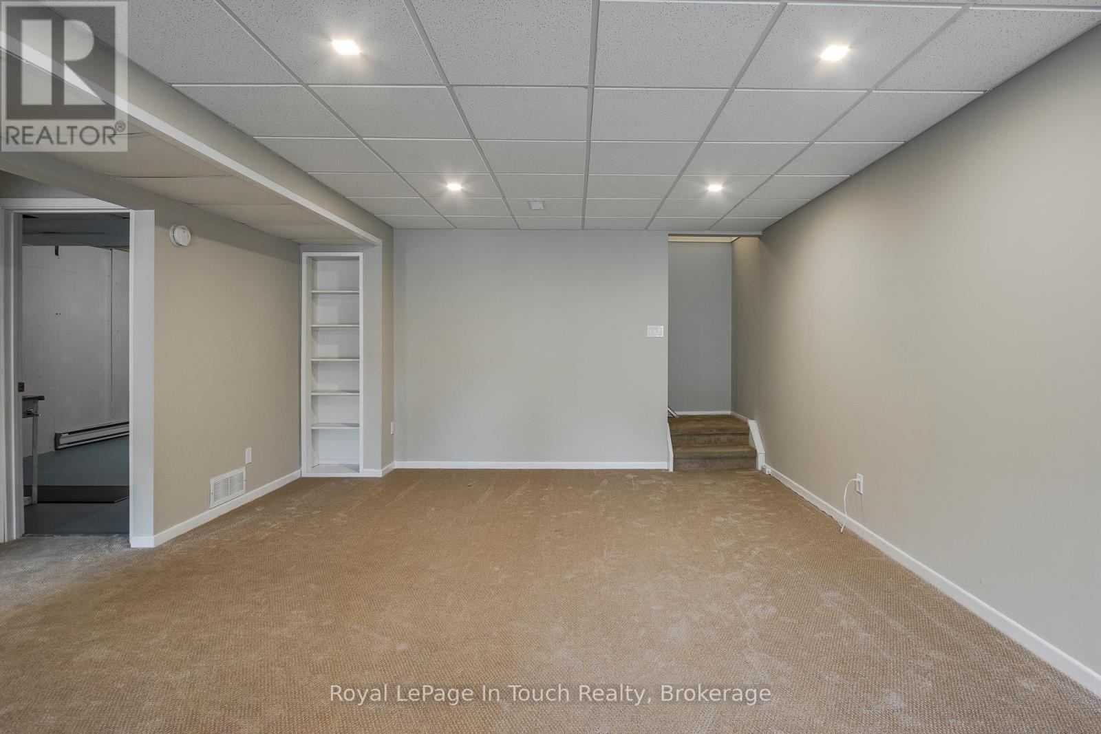 












32 - 696 KING STREET

,
Midland,




Ontario
L4R5B5

