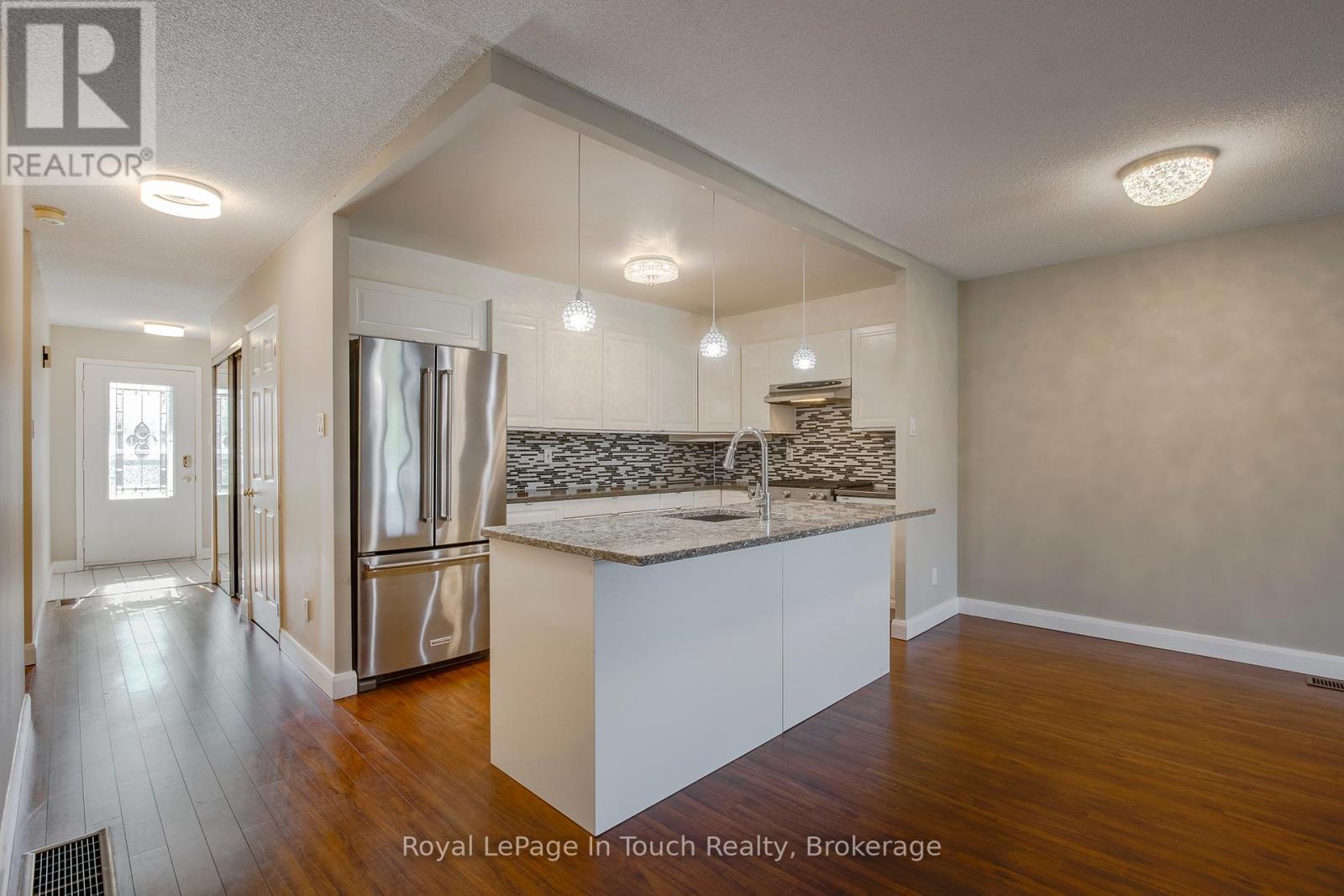 












32 - 696 KING STREET

,
Midland,




Ontario
L4R5B5

