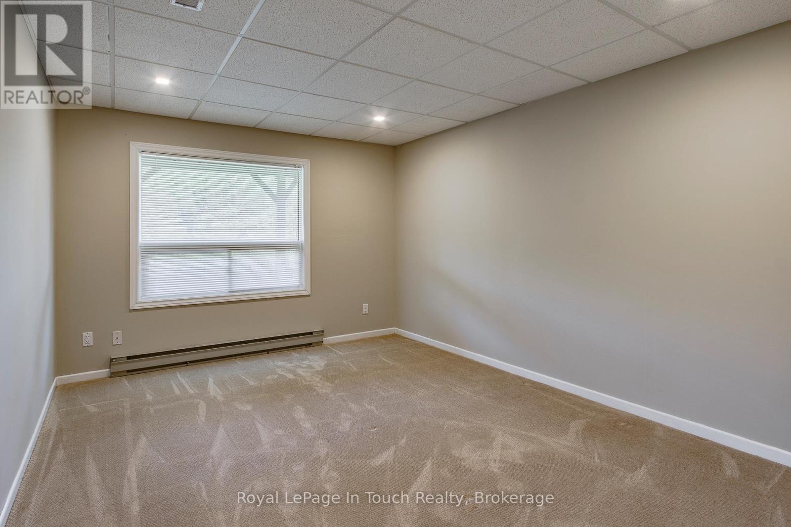 












32 - 696 KING STREET

,
Midland,




Ontario
L4R5B5

