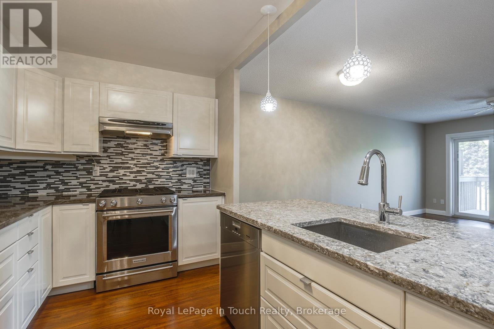 












32 - 696 KING STREET

,
Midland,




Ontario
L4R5B5

