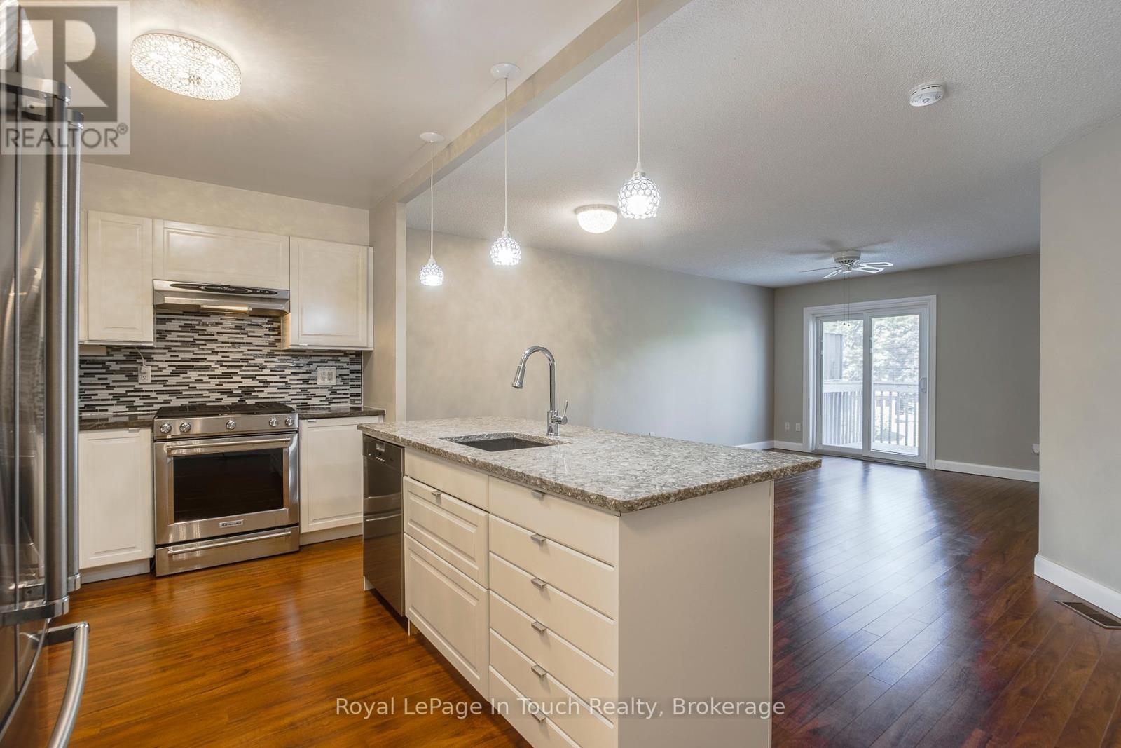 












32 - 696 KING STREET

,
Midland,




Ontario
L4R5B5


