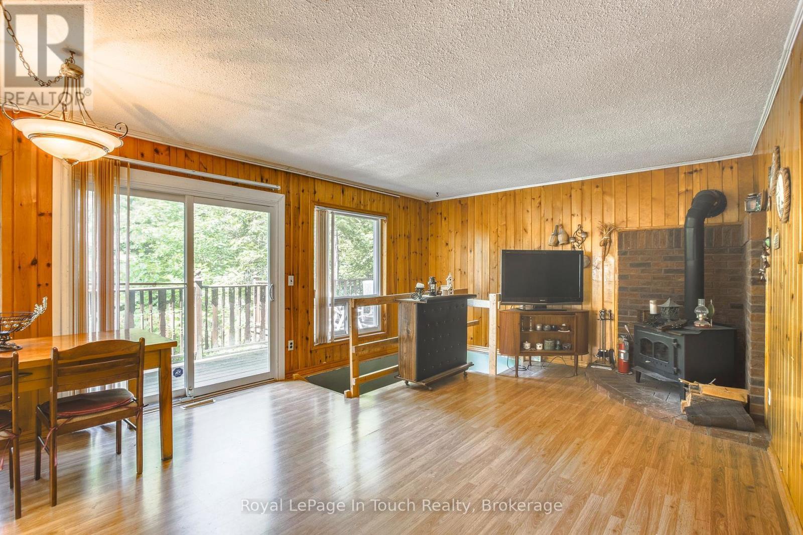 












5 GARY COURT

,
Tiny,




Ontario
L9M0H3

