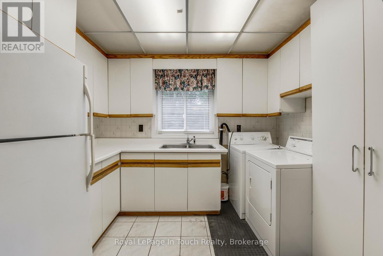 












5 GARY COURT

,
Tiny,




Ontario
L9M0H3

