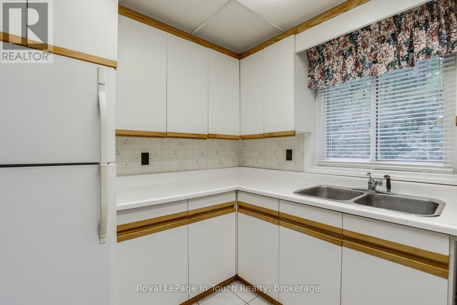 












5 GARY COURT

,
Tiny,




Ontario
L9M0H3

