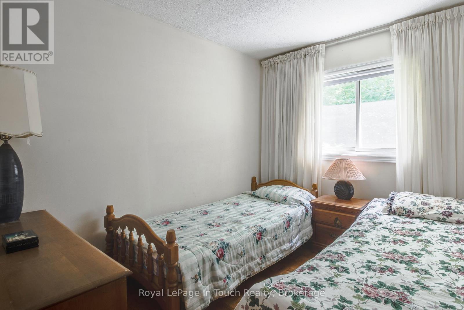 












5 GARY COURT

,
Tiny,




Ontario
L9M0H3

