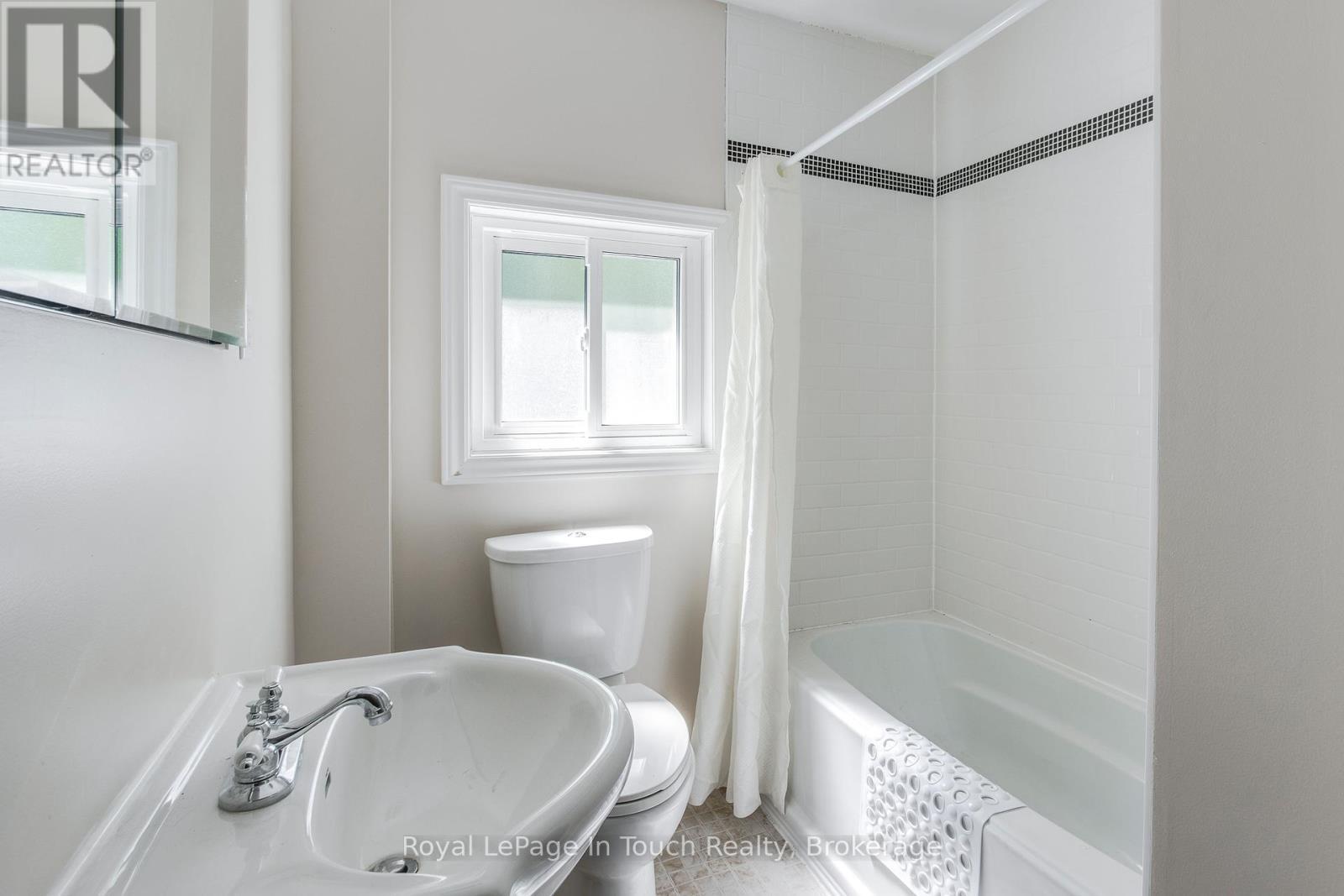 












5 GARY COURT

,
Tiny,




Ontario
L9M0H3

