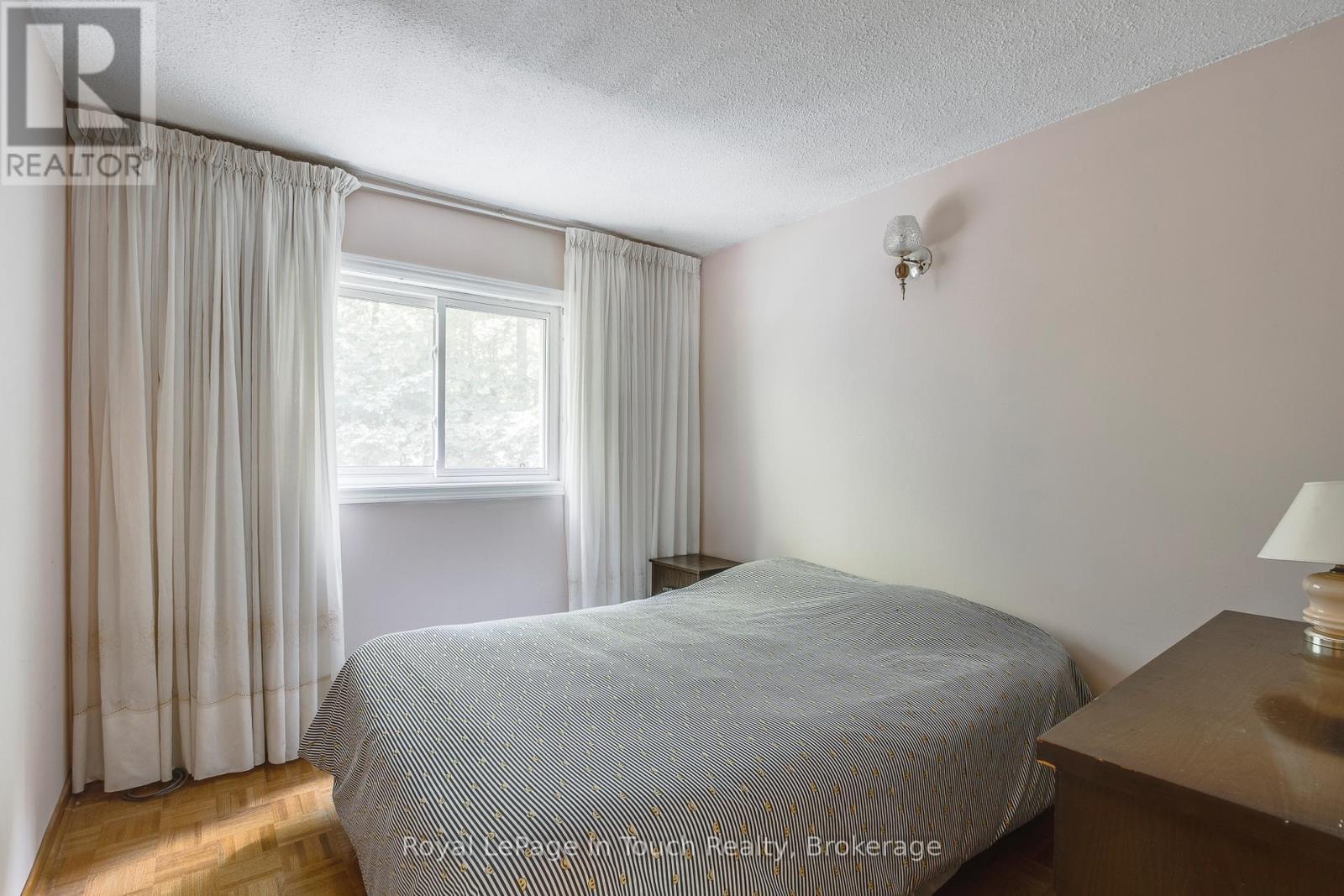 












5 GARY COURT

,
Tiny,




Ontario
L9M0H3

