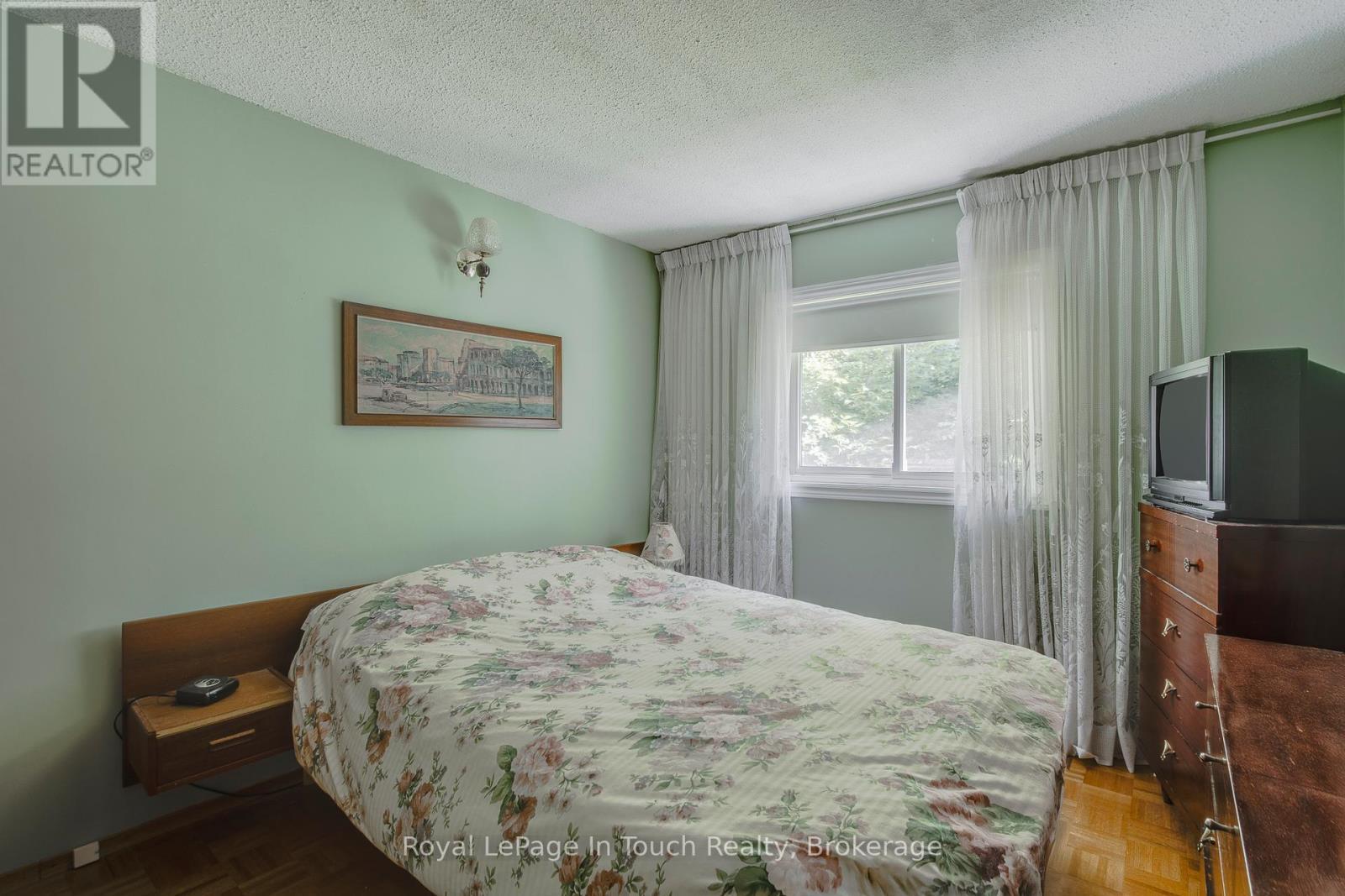 












5 GARY COURT

,
Tiny,




Ontario
L9M0H3

