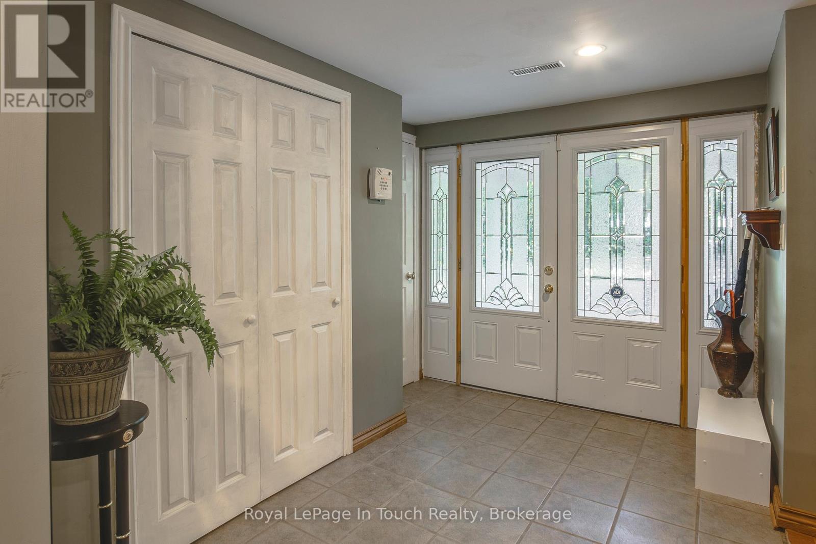 












5 GARY COURT

,
Tiny,




Ontario
L9M0H3

