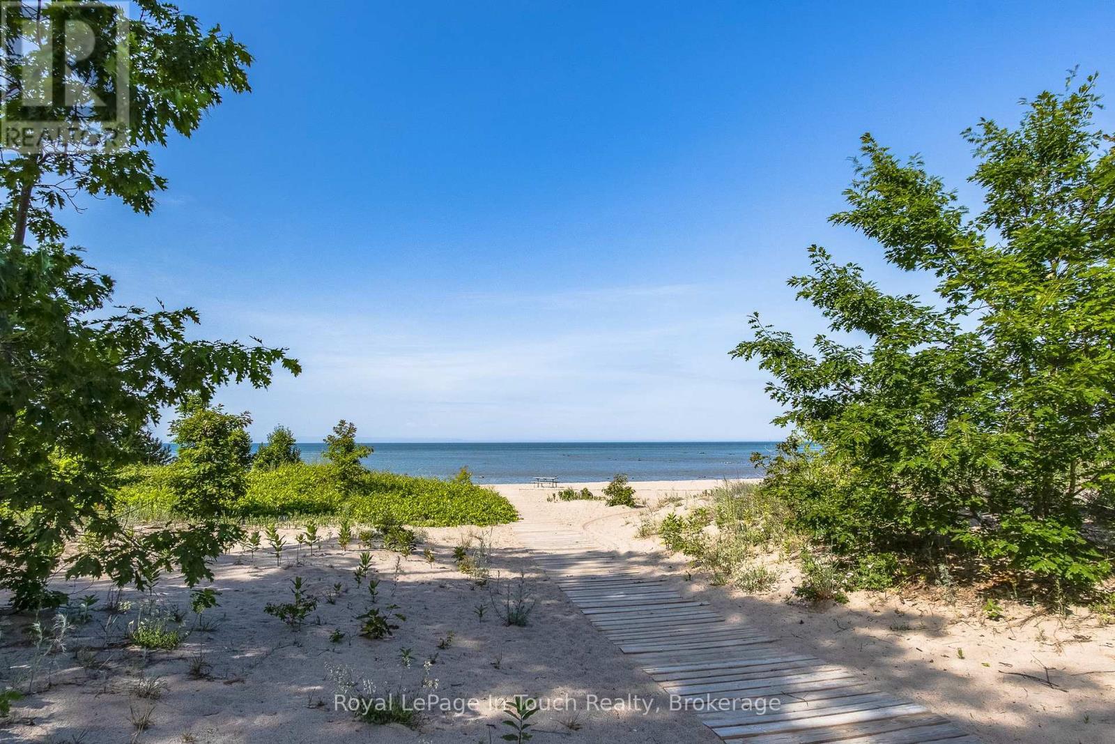 












5 GARY COURT

,
Tiny,




Ontario
L9M0H3

