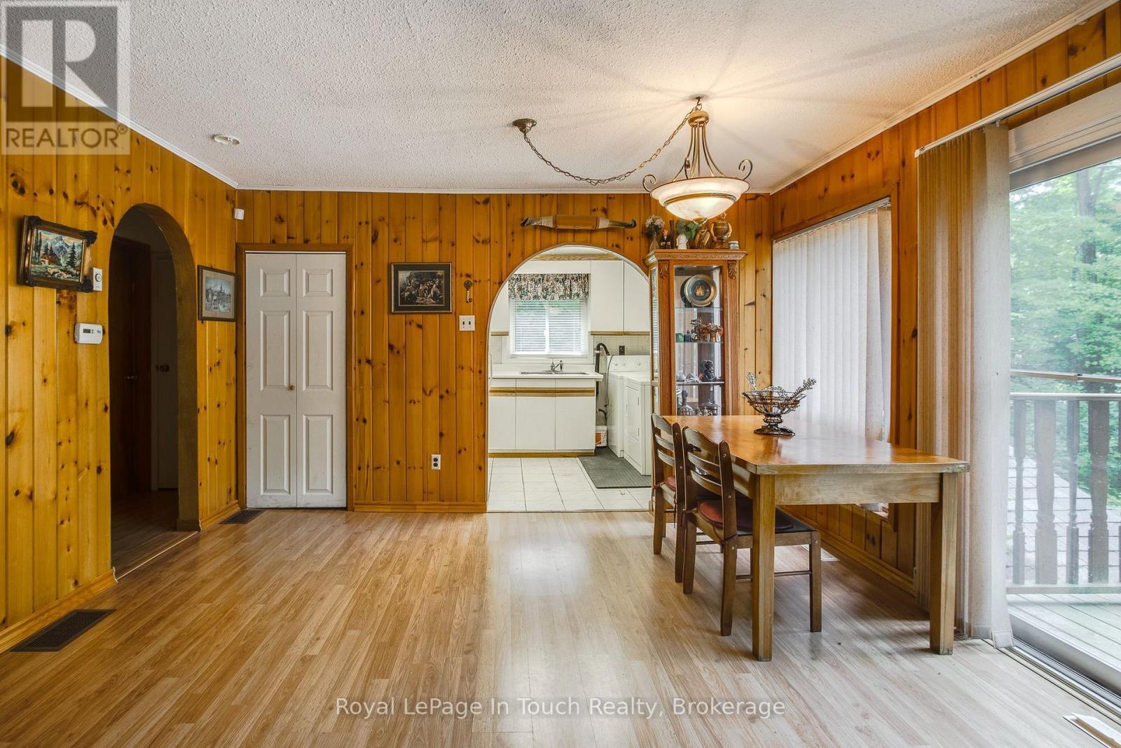 












5 GARY COURT

,
Tiny,




Ontario
L9M0H3

