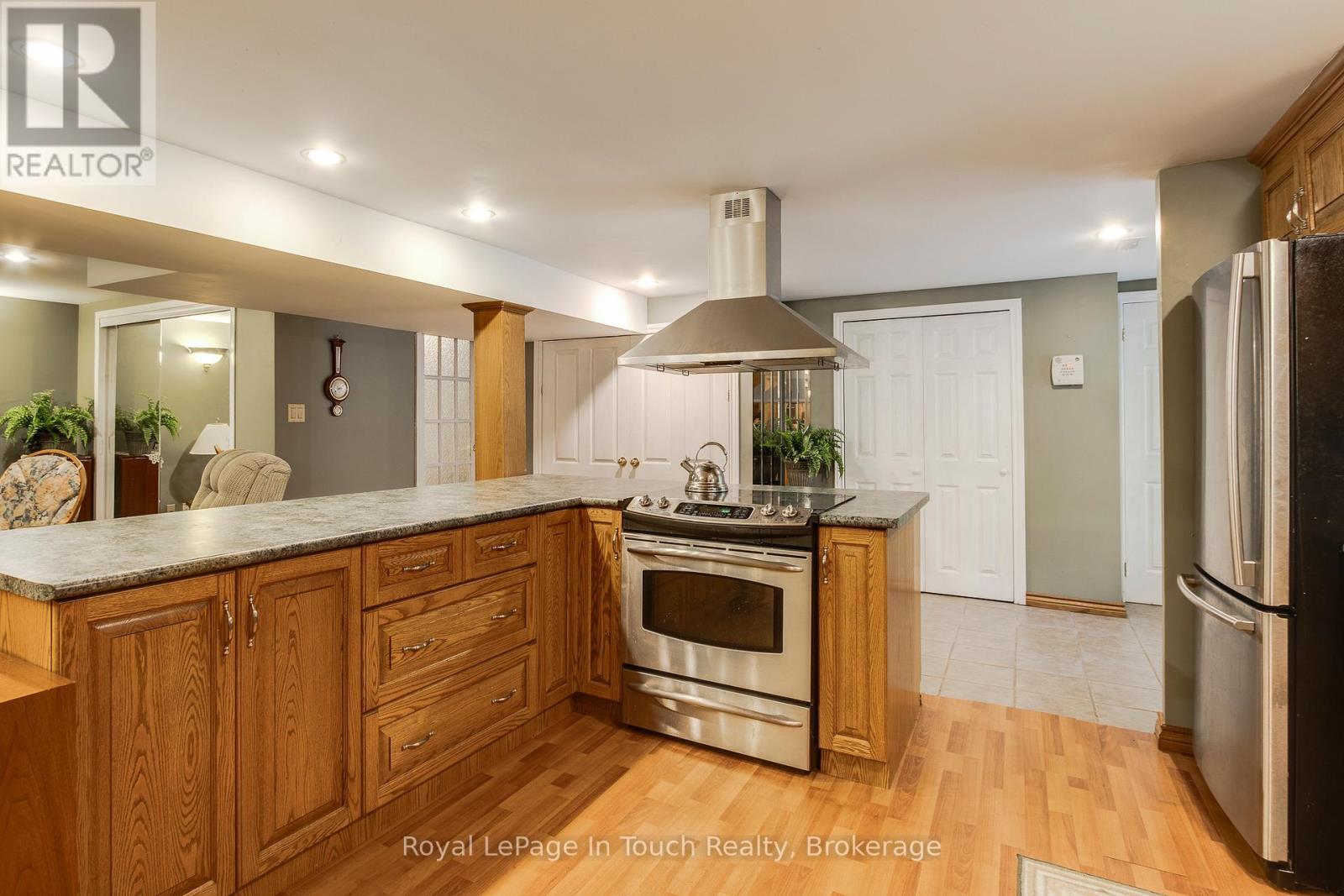 












5 GARY COURT

,
Tiny,




Ontario
L9M0H3

