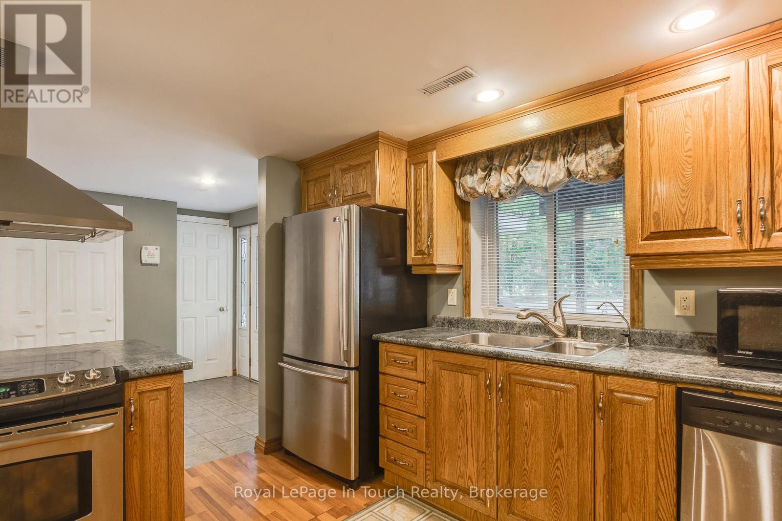 












5 GARY COURT

,
Tiny,




Ontario
L9M0H3

