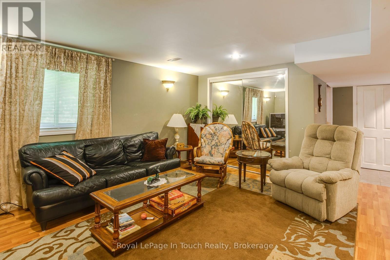 












5 GARY COURT

,
Tiny,




Ontario
L9M0H3

