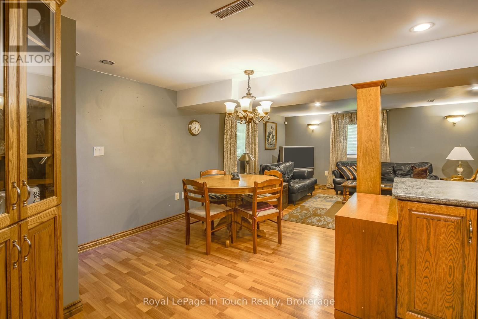 












5 GARY COURT

,
Tiny,




Ontario
L9M0H3


