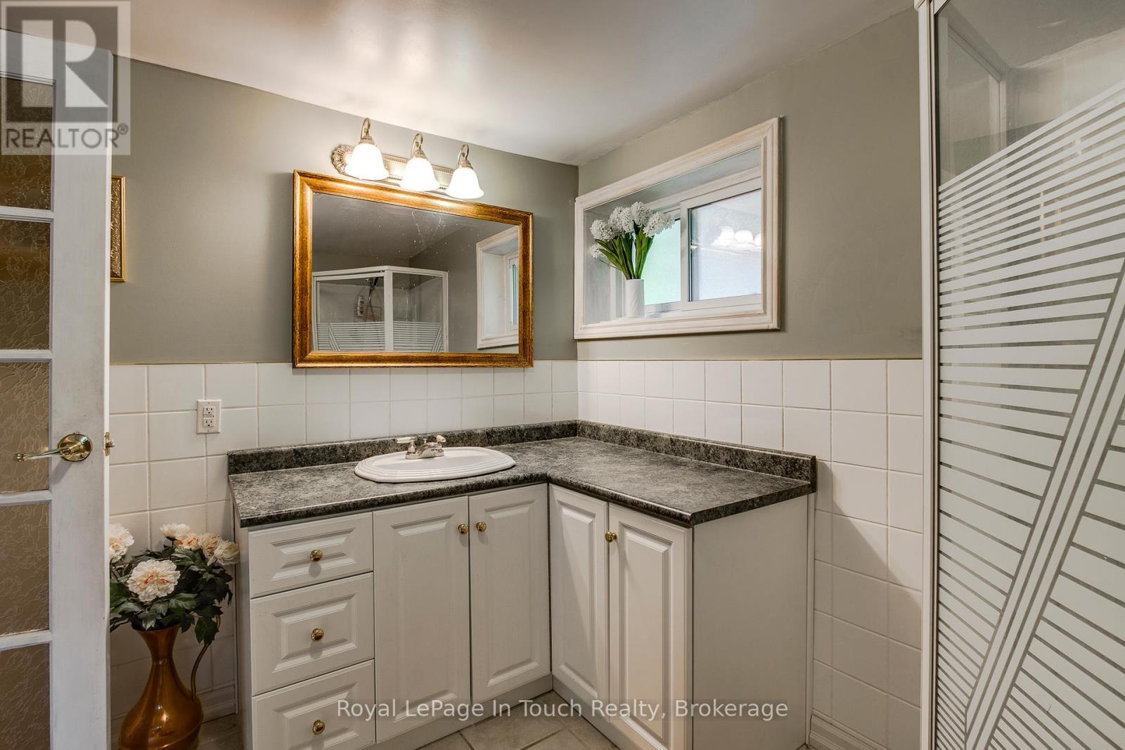 












5 GARY COURT

,
Tiny,




Ontario
L9M0H3


