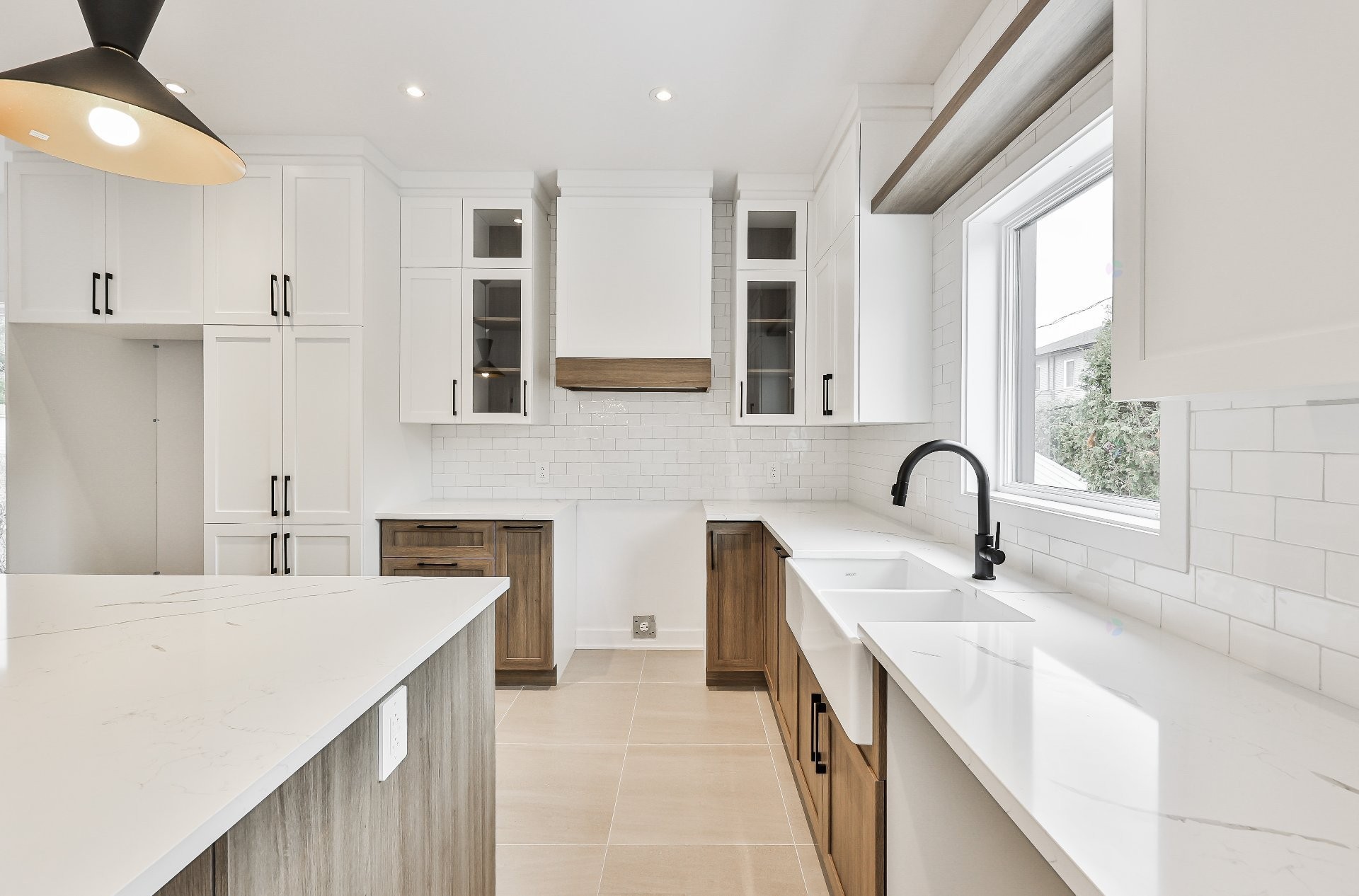 









860


Rue du Faubourg

,
Saint-Jérôme,




QC
J5L0H9

