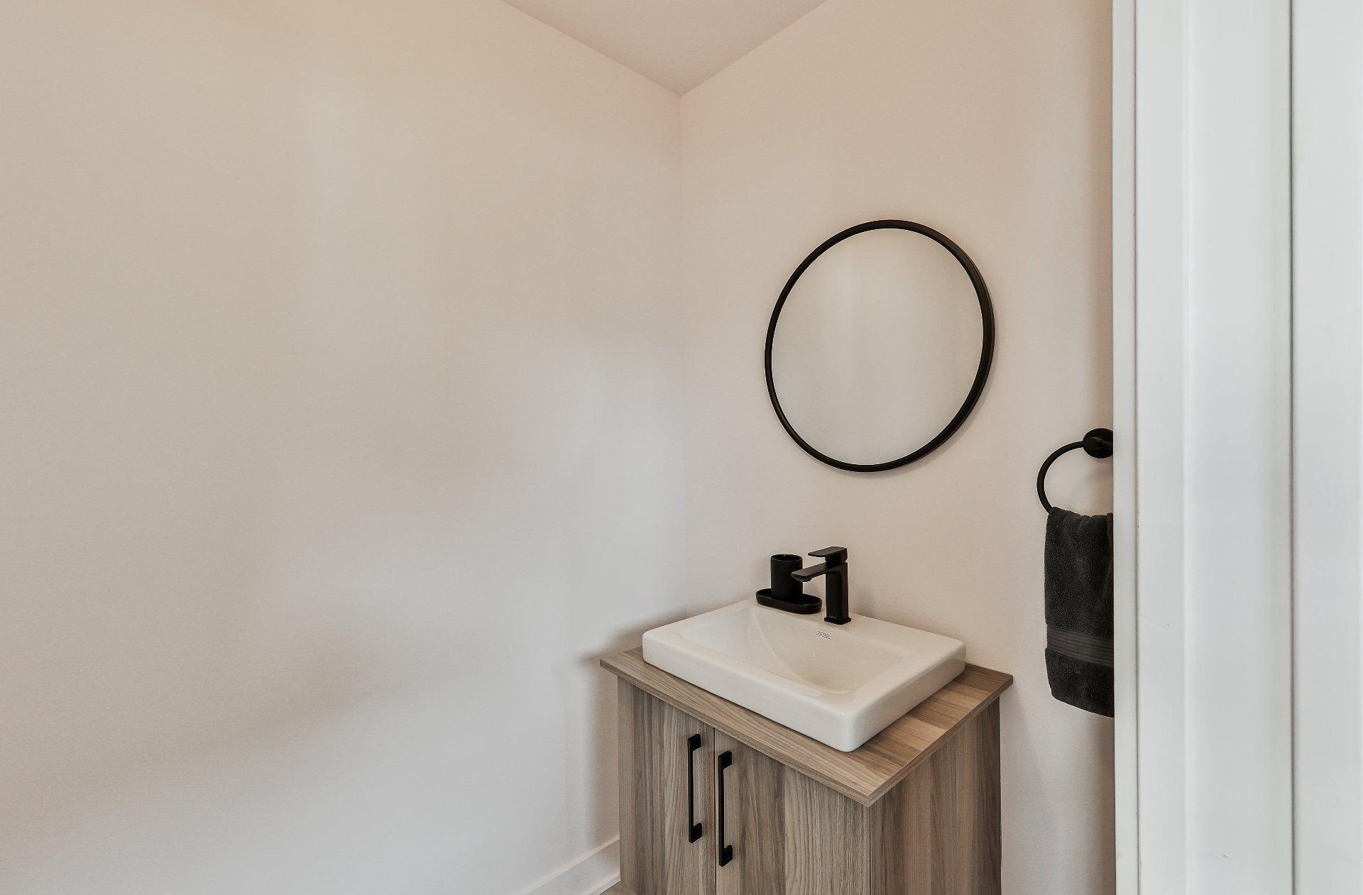 









885


Rue du Faubourg

,
Saint-Jérôme,




QC
J5L0H9

