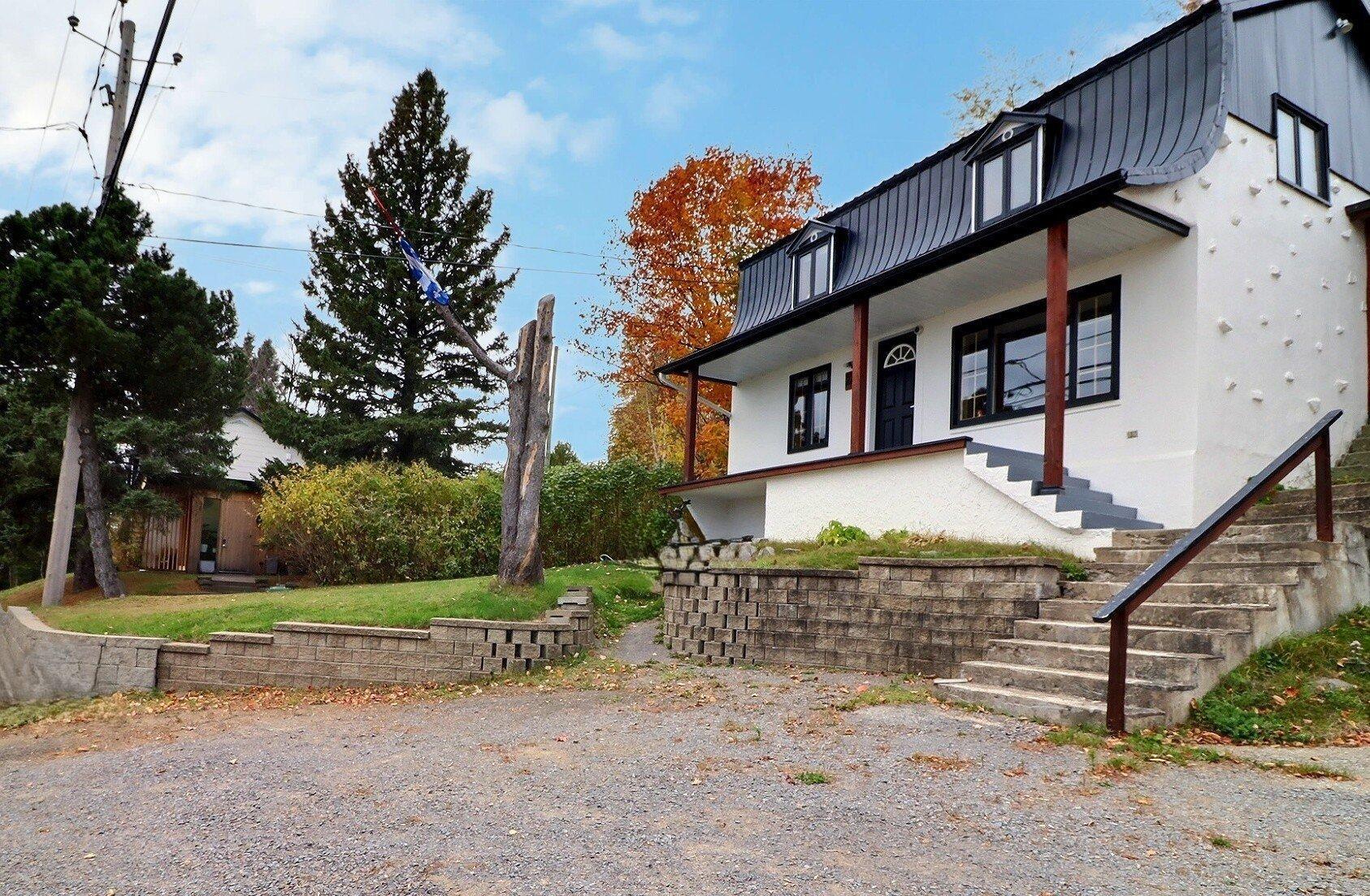 









2147


Av. Royale

,
Saint-Ferréol-les-Neiges,




QC
G0A3R0

