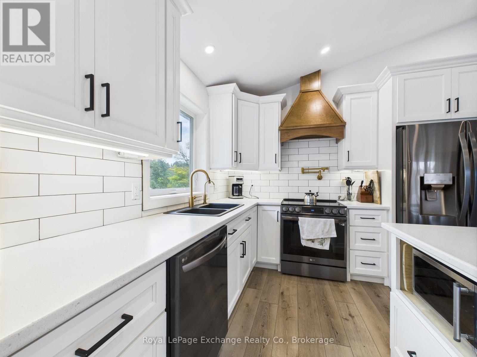 












127 HEMLOCK STREET

,
Huron-Kinloss,




Ontario
P4N6S5

