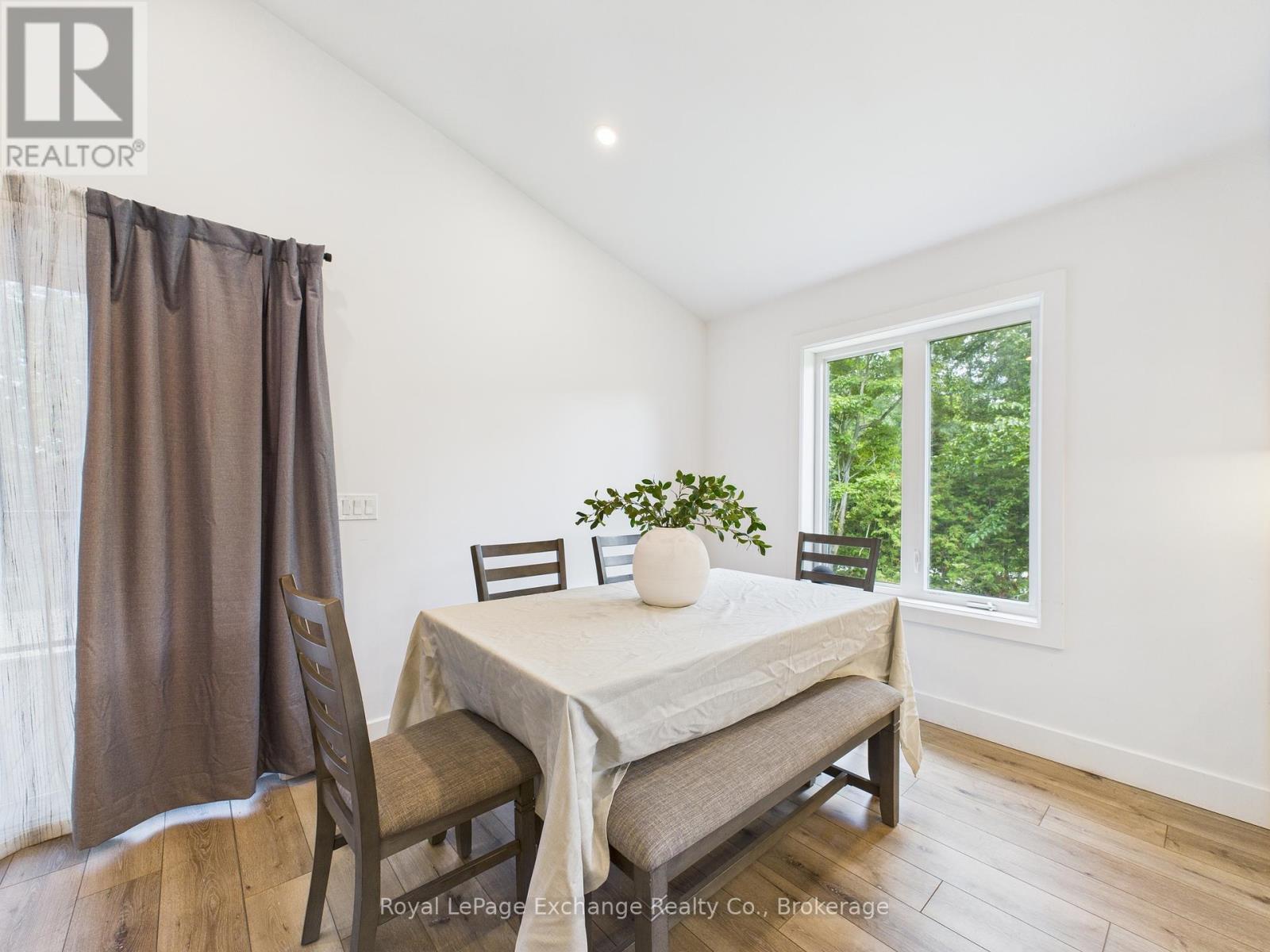 












127 HEMLOCK STREET

,
Huron-Kinloss,




Ontario
P4N6S5

