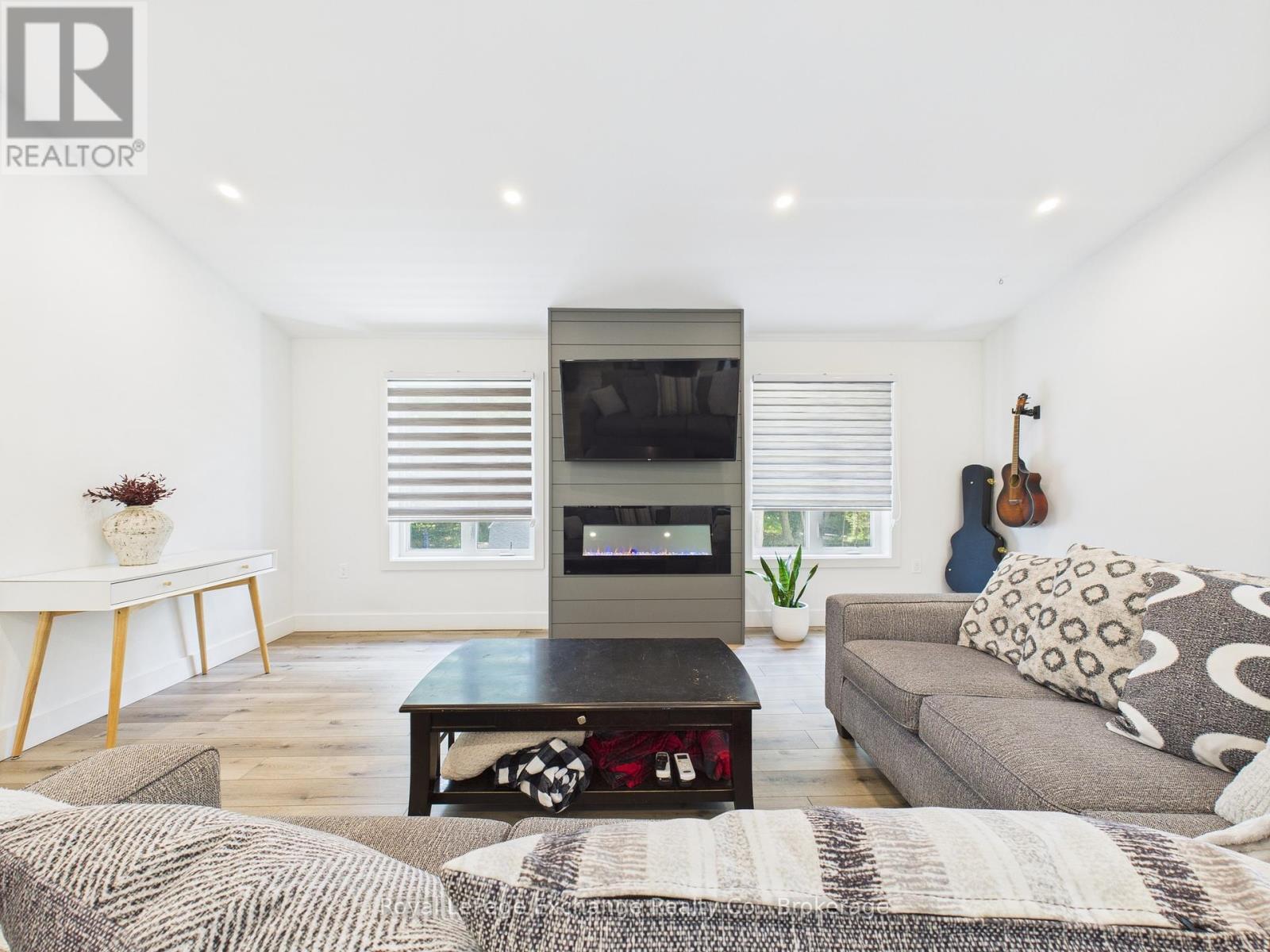 












127 HEMLOCK STREET

,
Huron-Kinloss,




Ontario
P4N6S5

