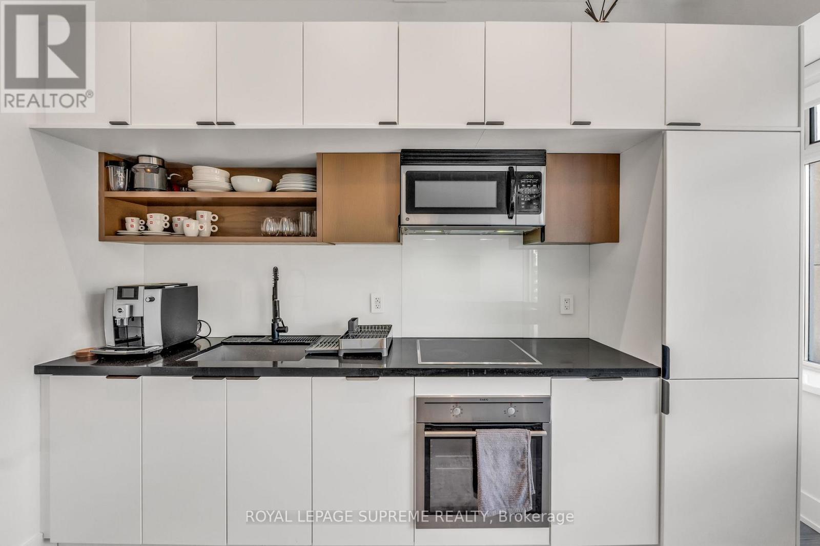 












604 - 111 ST CLAIR AVENUE W

,
Toronto,




Ontario
M4V1N5

