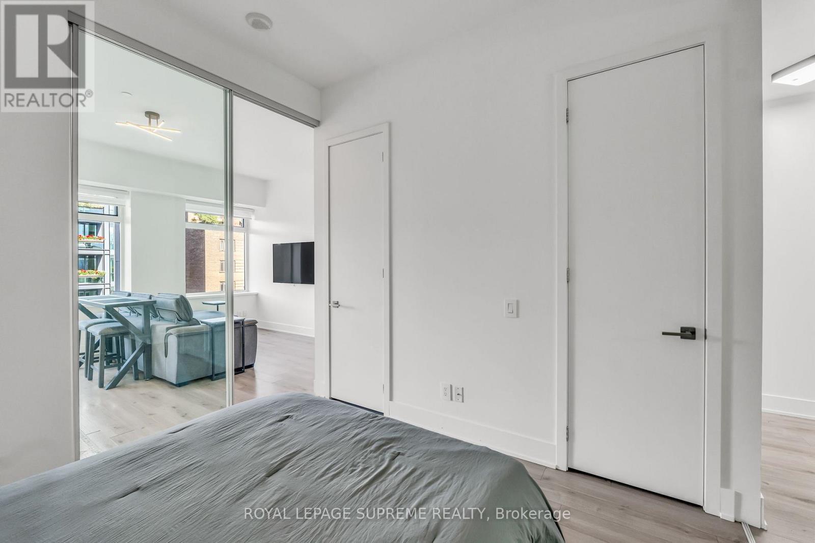 












604 - 111 ST CLAIR AVENUE W

,
Toronto,




Ontario
M4V1N5

