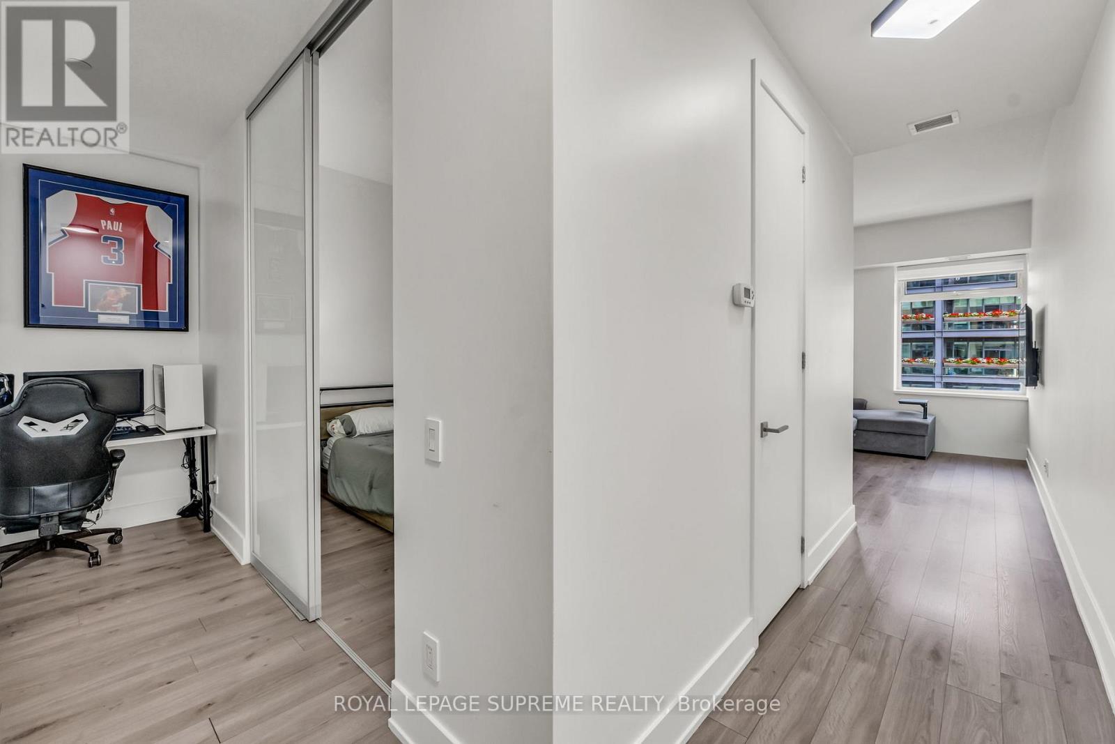 












604 - 111 ST CLAIR AVENUE W

,
Toronto,




Ontario
M4V1N5

