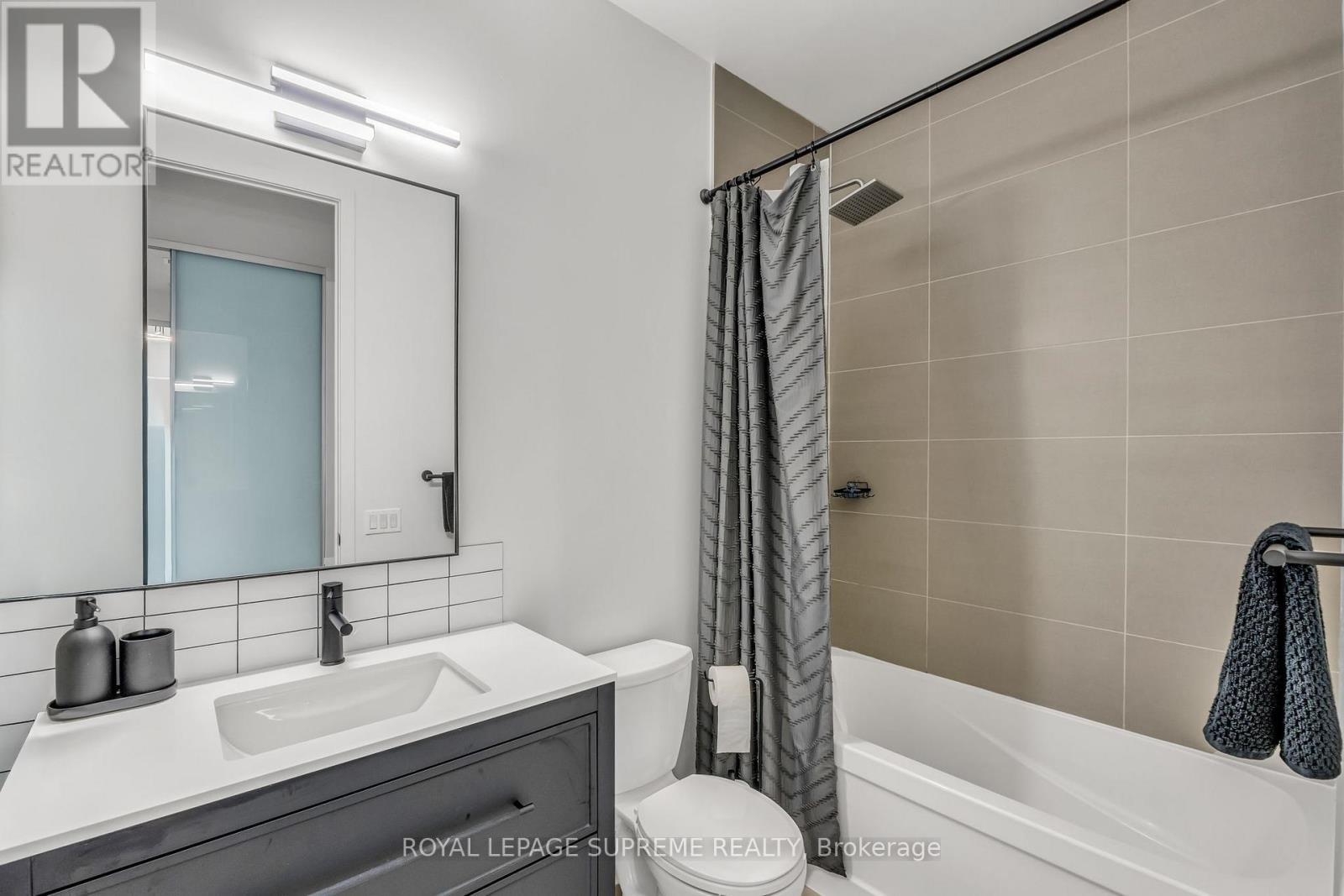 












604 - 111 ST CLAIR AVENUE W

,
Toronto,




Ontario
M4V1N5


