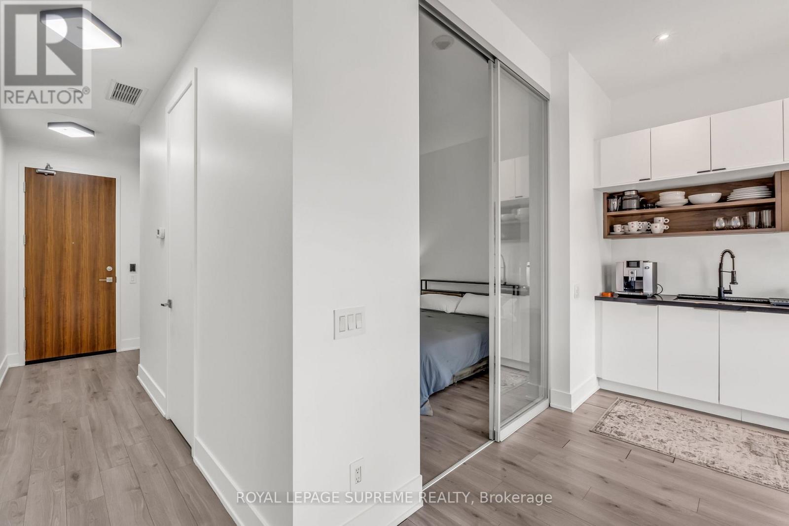 












604 - 111 ST CLAIR AVENUE W

,
Toronto,




Ontario
M4V1N5

