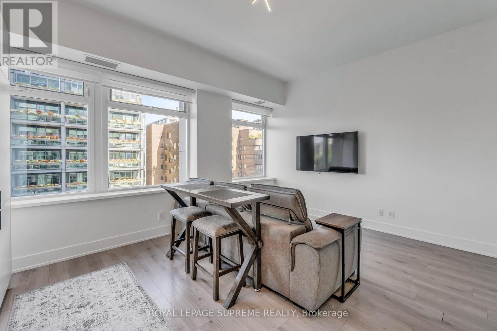 












604 - 111 ST CLAIR AVENUE W

,
Toronto,




Ontario
M4V1N5

