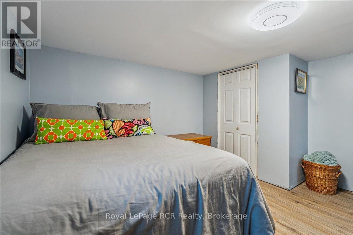 












224 FINDEN STREET

,
Georgian Bluffs,




Ontario
N4K6V5

