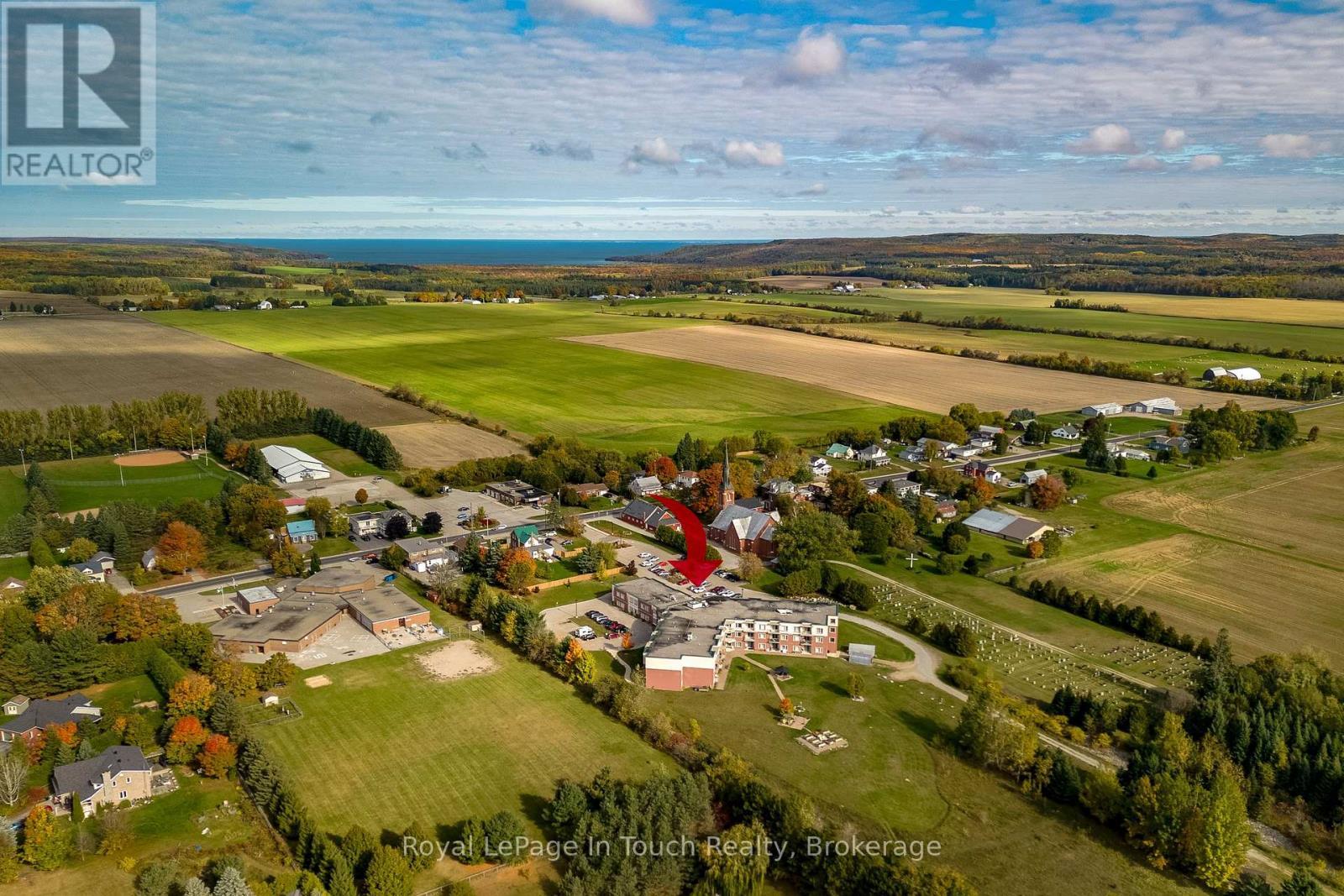 












102 - 333 LAFONTAINE ROAD W

,
Tiny,




Ontario
L9M0H1

