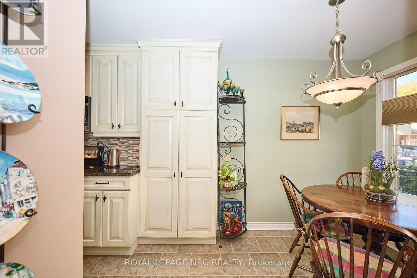 












35 - 275 PELHAM ROAD

,
St. Catharines (Rykert/Vansickle),




Ontario
L2S3B9

