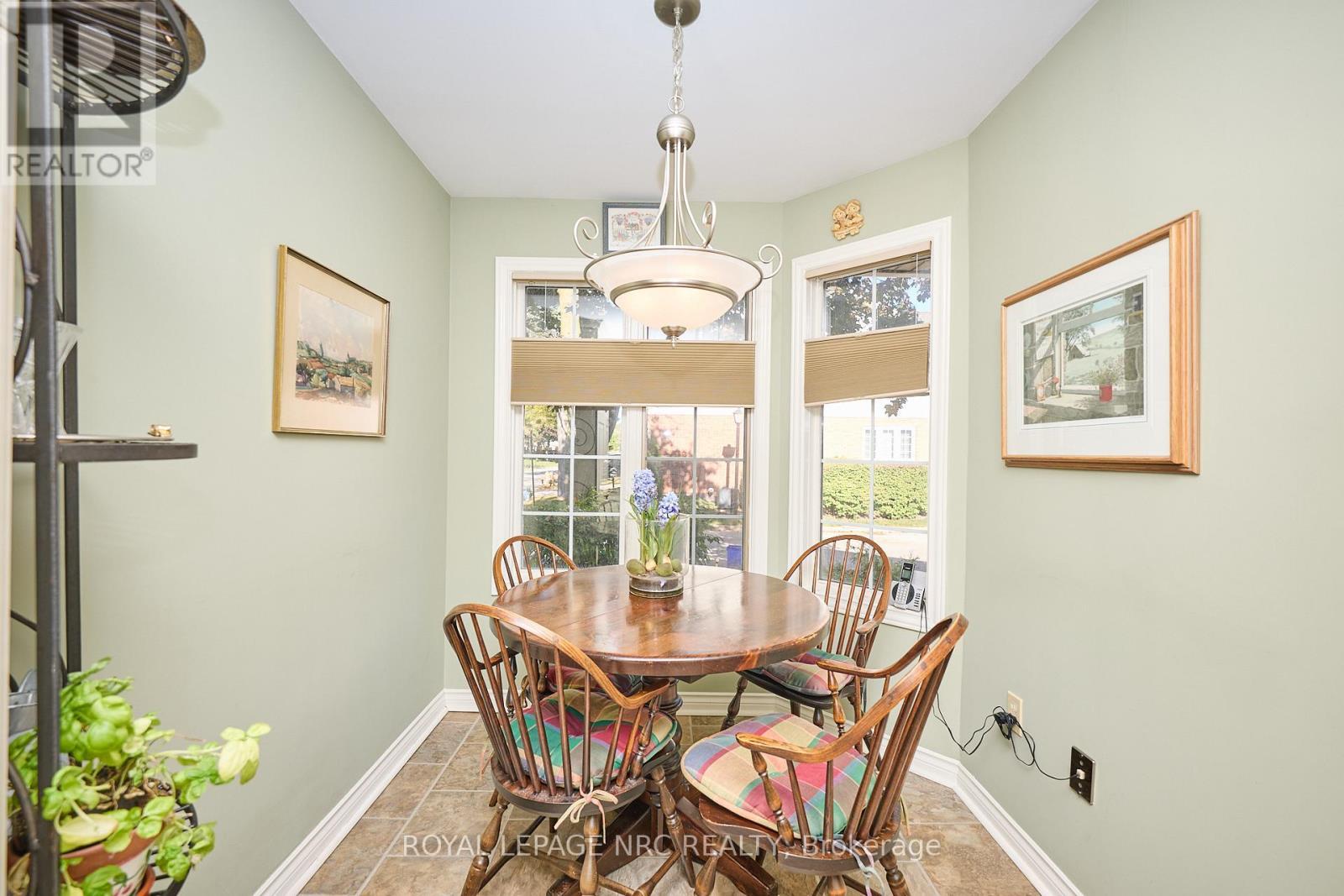 












35 - 275 PELHAM ROAD

,
St. Catharines (Rykert/Vansickle),




Ontario
L2S3B9

